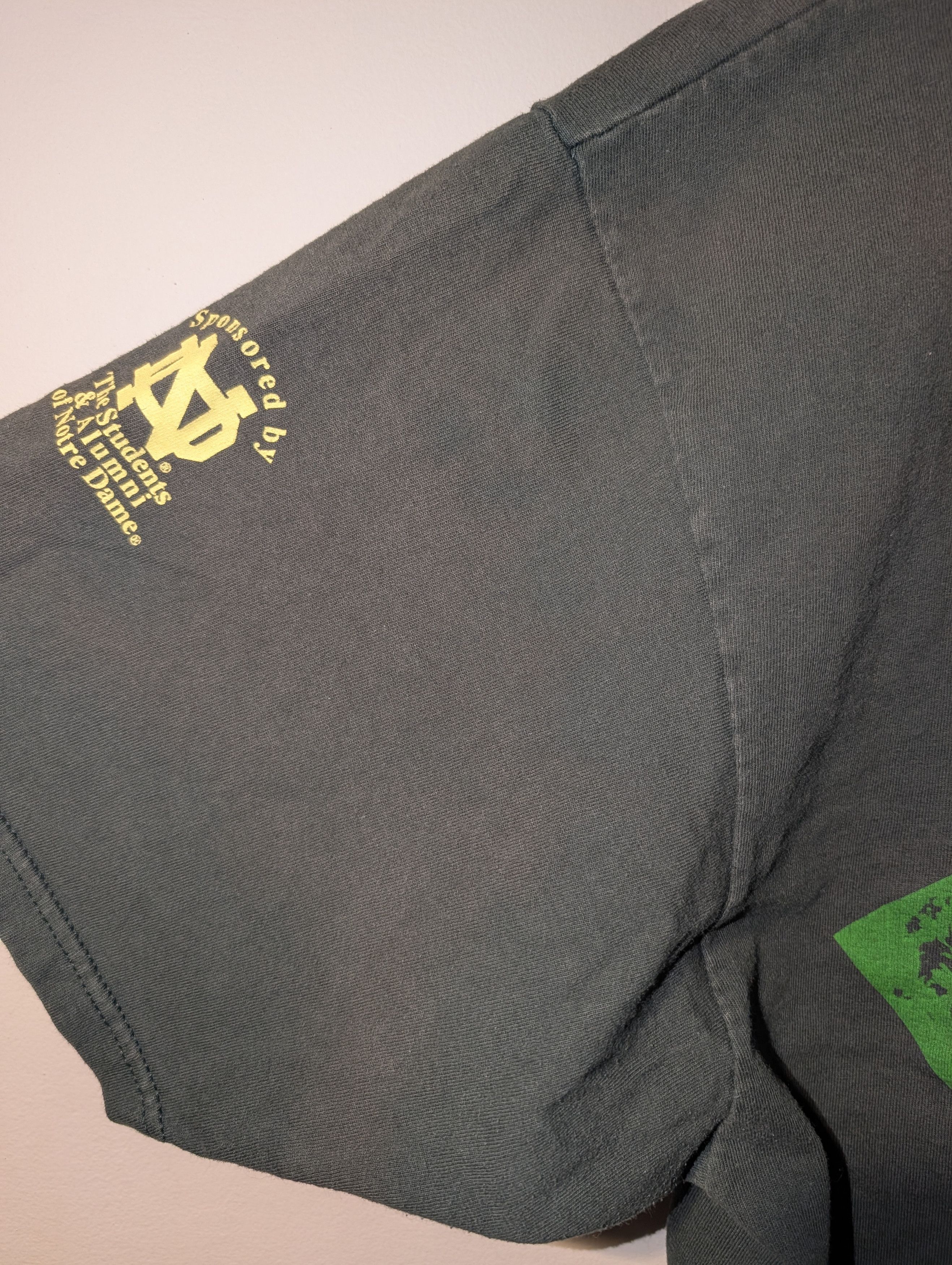 NCAA Vintage Notre Dame Football Shirt Sun Faded Thrashed Tee Size US XL / EU 56 / 4 - 8 Thumbnail