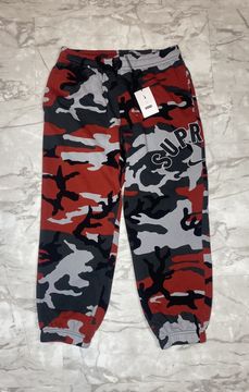 Supreme red outlet camo pants