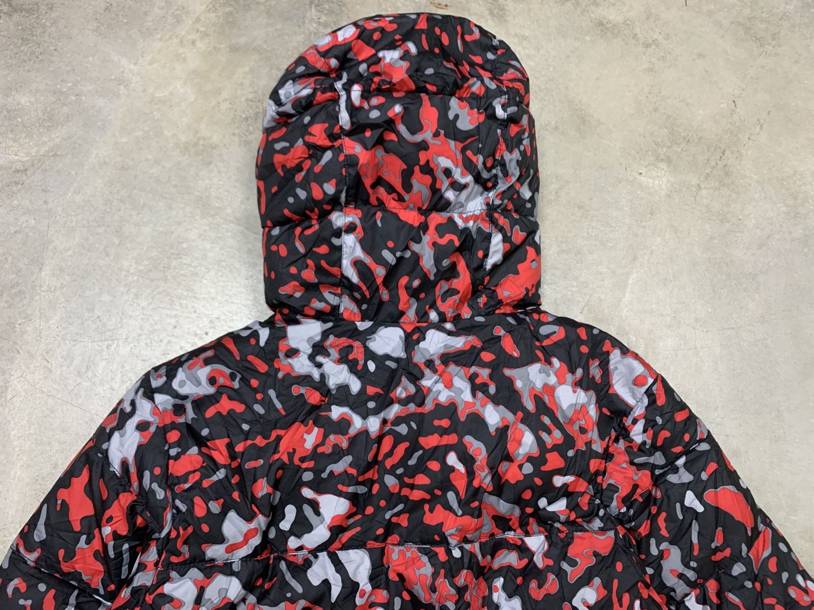 Nike Nike Red Camo Puffer Jacket Size US M / EU 48-50 / 2 - 22 Thumbnail