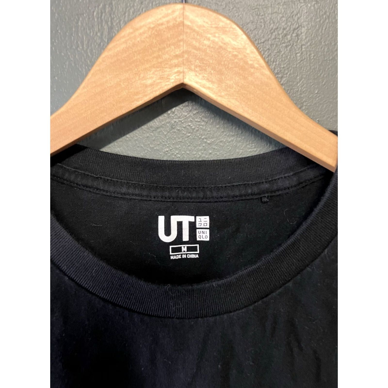 Uniqlo Uniqlo T-Shirt Black Cotton Short Sleeve Graphic Tee Unisex Adults M Dotonbori Osaka City Pattern Size US 31 - 3 Thumbnail