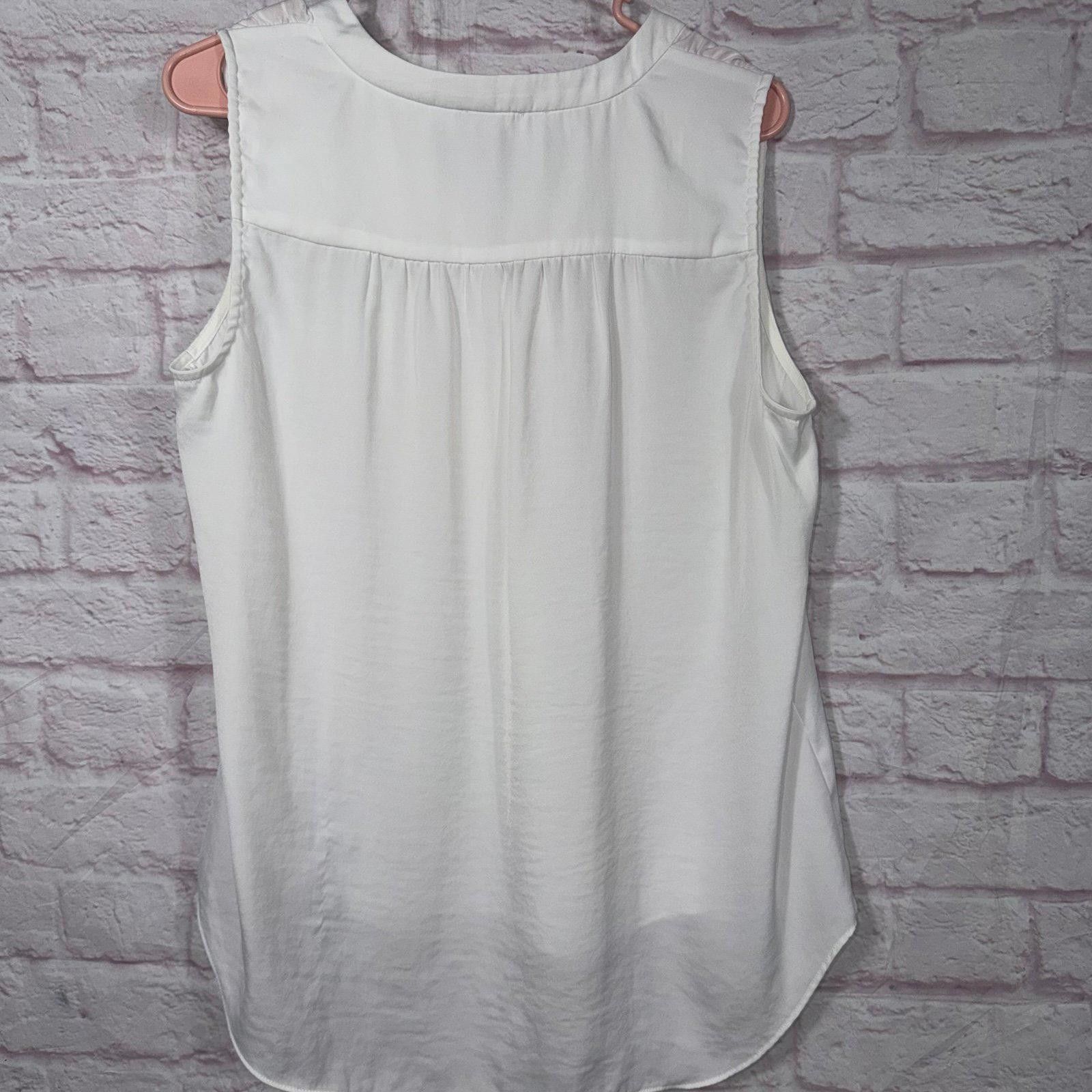 Vince Camuto Vince Camuto Women's Sleeveless V-Neck Blouse - Medium Size M / US 6-8 / IT 42-44 - 7 Thumbnail