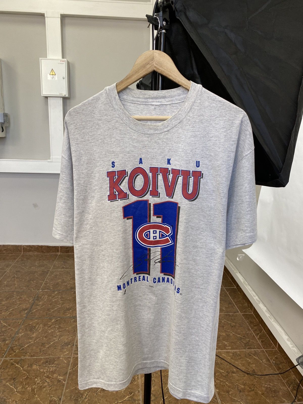 NHL 🇨🇦 Vintage 90s Saku Koivu Montreal Canadiens NHL T-Shirt Rare Size US XL / EU 56 / 4 - 1 Thumbnail