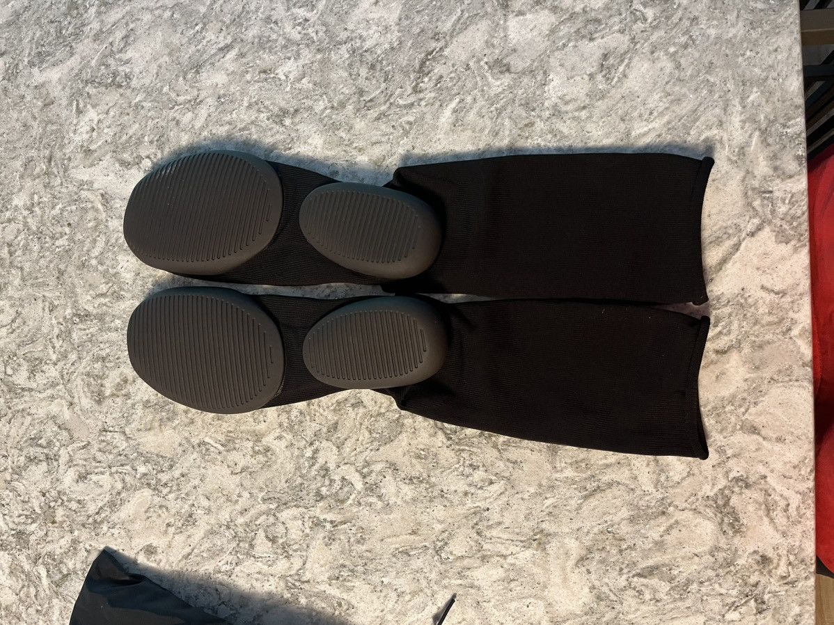 Kanye West × Yeezy YEEZY PODS Size ONE SIZE - 1 Thumbnail