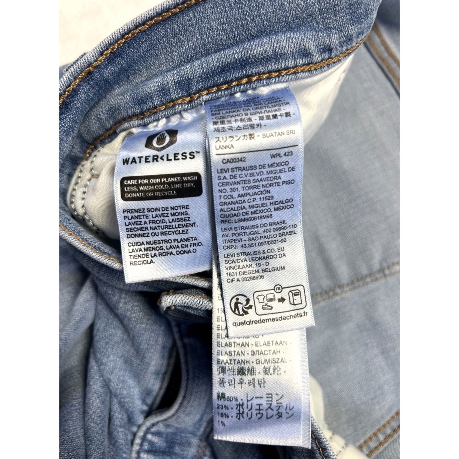 Levi's Levi’s 311 Shaping Skinny Capri Jeans Women’s 20W Light Wash Stretch Mid Rise Capri Slim Plus Size Blue Jeans Women’s Mens? Size 42" / US 20 - 7 Thumbnail