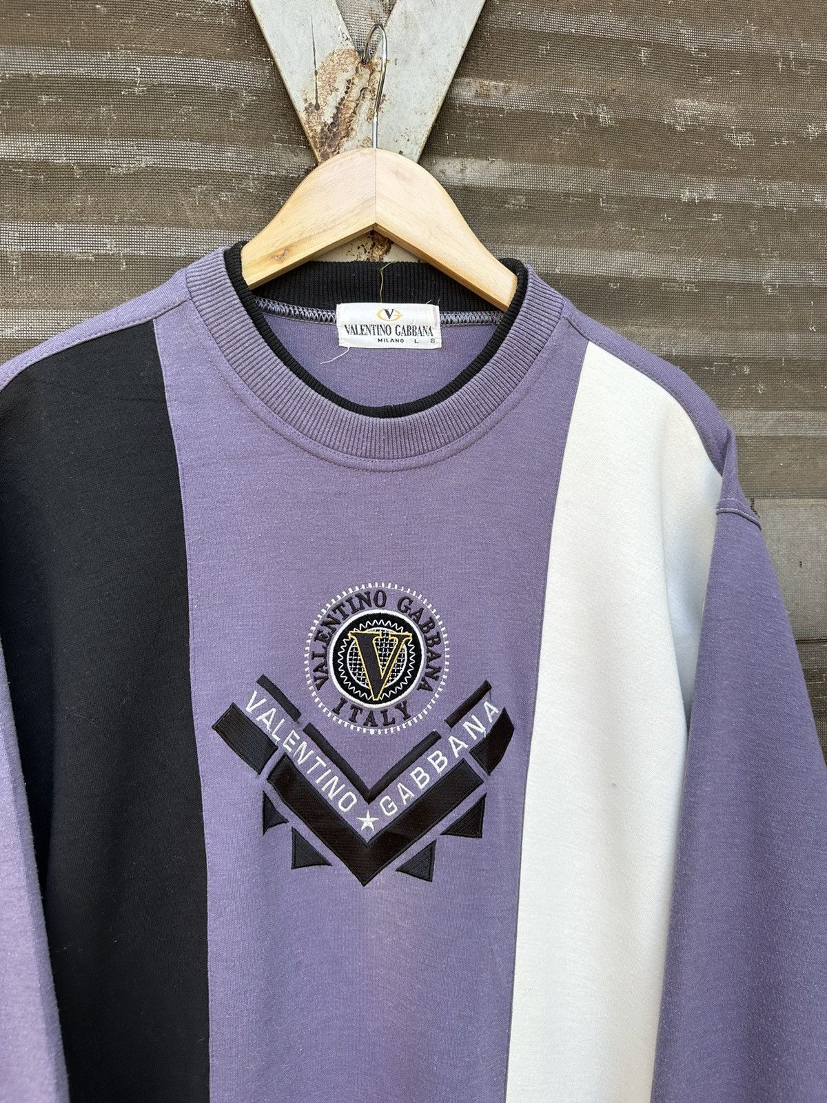 Valentino 👹Vintage Valentino Gabbana Embroidery Logo Crewneck Size US M / EU 48-50 / 2 - 5 Thumbnail