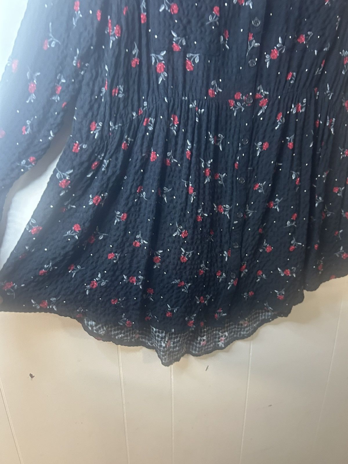 Torrid Torrid Tunic 1X Black Red Floral Crinkle Knit HiLo Button Up Size XXL / US 16-18 / IT 52-54 - 4 Thumbnail