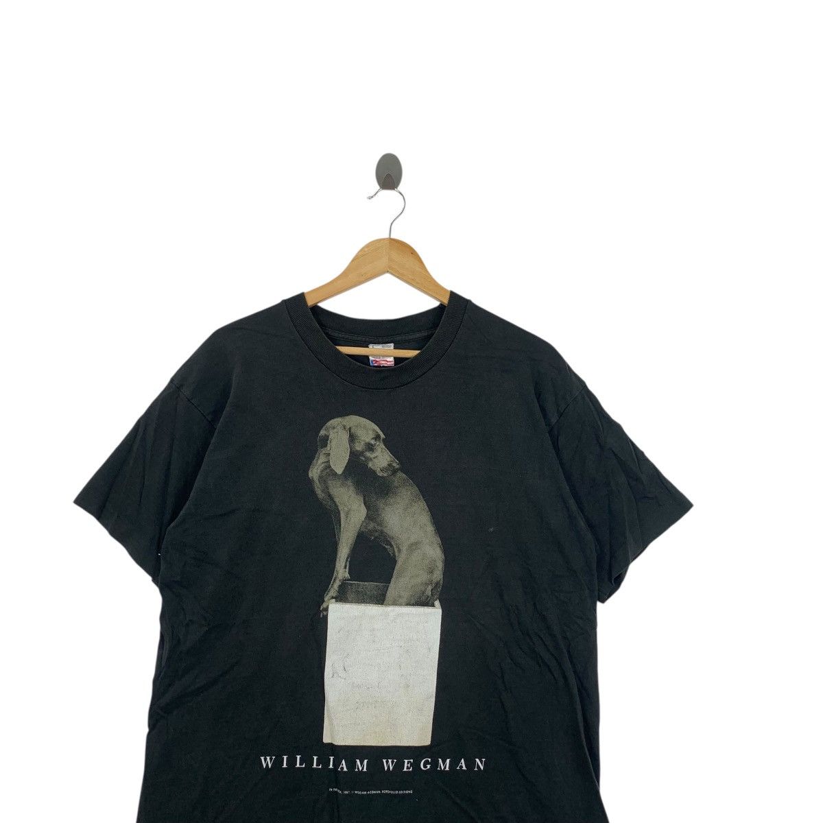 Vintage Vintage 1987 WILLIAM WEGMAN In The Box Fotofolio Tee Shirt Size US L / EU 52-54 / 3 - 2 Thumbnail
