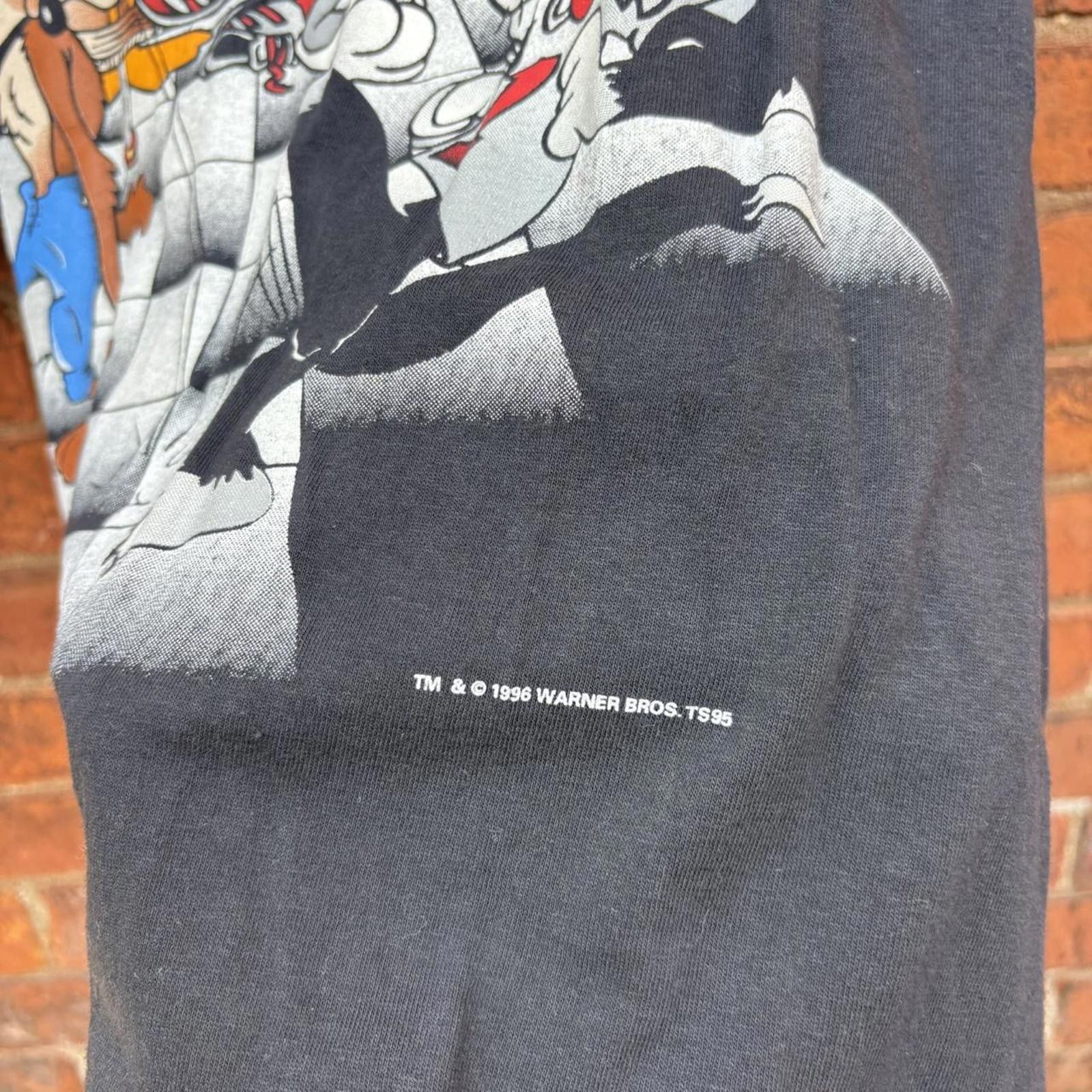 Designer vintage looney tunes locker room novel tees t shirt 1996 XXL Size US XXL / EU 58 / 5 - 4 Thumbnail