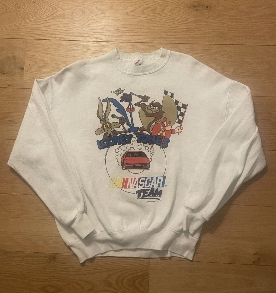 Jerzees Vintage Looney Tunes NASCAR Crewneck Sweatshirt XL White Size US XL / EU 56 / 4 - 1 Thumbnail