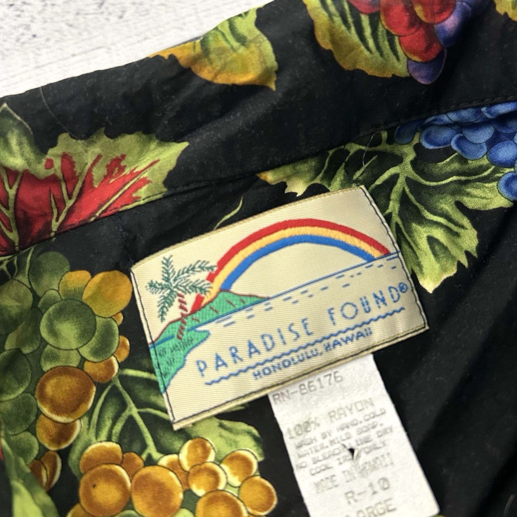 Paradise Found Paradise Found Short Sleeve Hawaiian Button-Up Shirt Men's L Black Hawaiian 90s Theme Mens Size US L / EU 52-54 / 3 - 2 Thumbnail