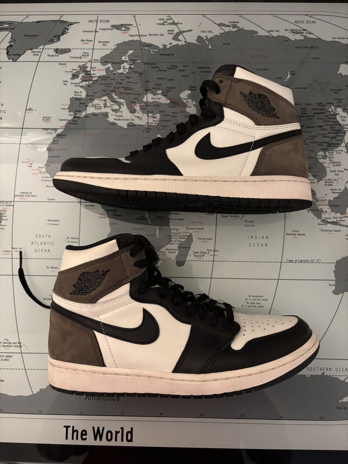 Jordan Brand × Nike Nike Retro Jordan 1 High Dark Mocha Size US 8.5 / EU 41-42 - 1 Thumbnail