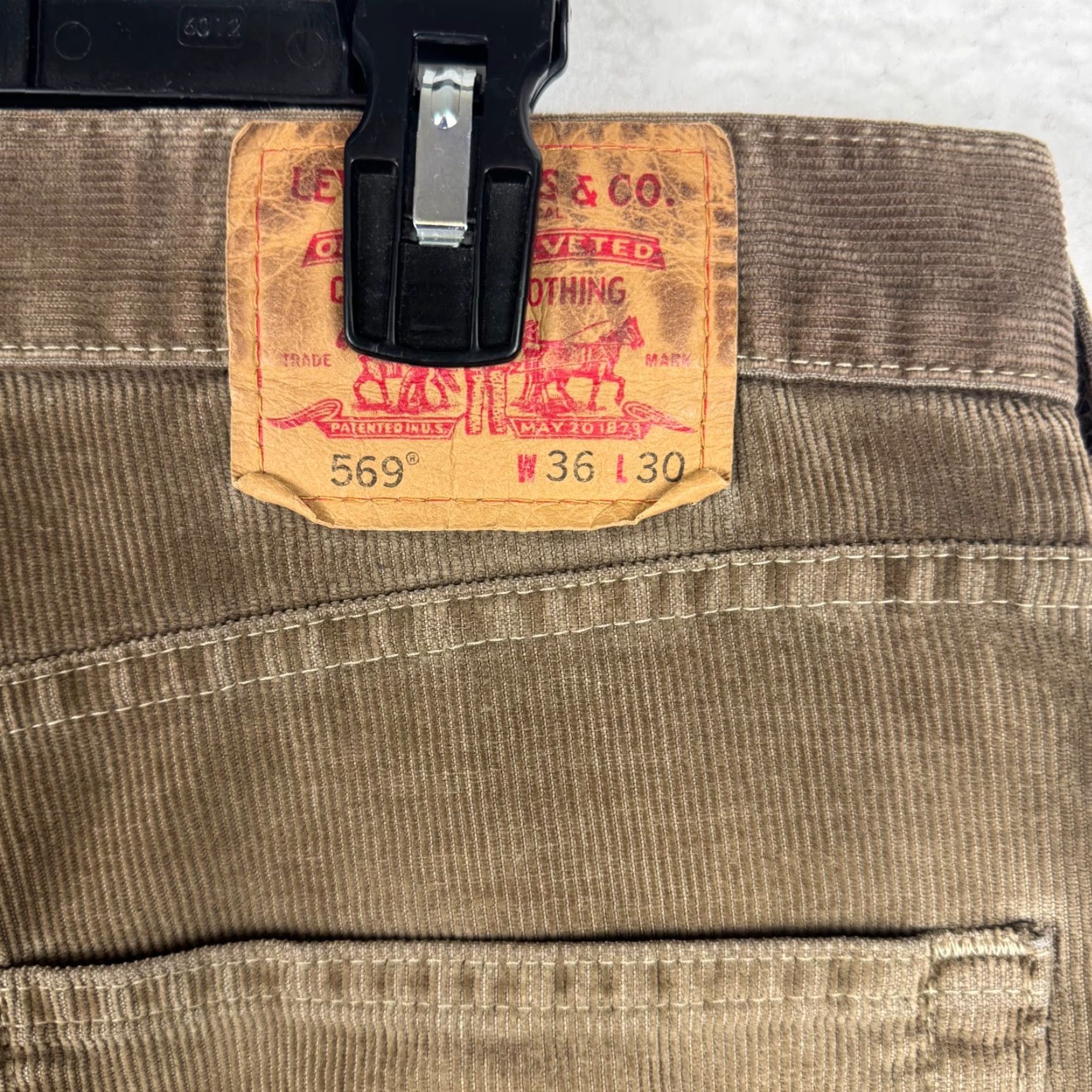 Levi's VINTAGE Levi's 569 Brown Corduroy Pants Mens 36x30 Relaxed Straight Fit Casual Khakis 5-Pocket Design Brown Corduroy Levi's 569 Mens 36 30 Size US 36 / EU 52 - 5 Thumbnail