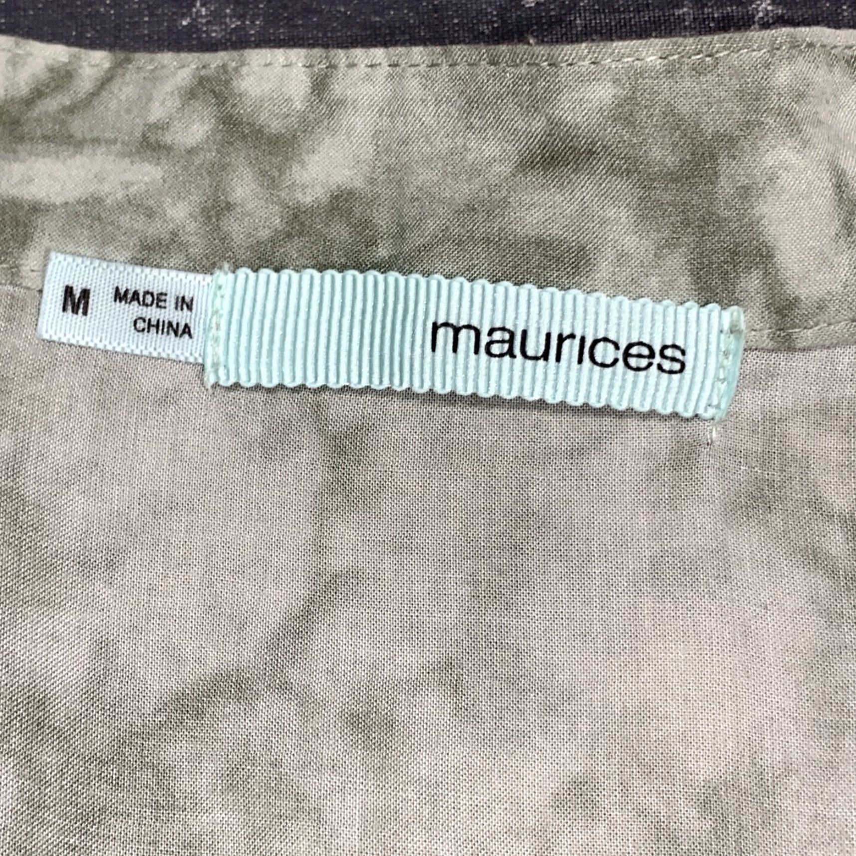 Vintage Maurices Button-Up Shirt Women’s Long Sleeve V-Neck Green Tie Die, Size M, Casual, Rayon, Button Accents, Regular Fit, Womens Size M / US 6-8 / IT 42-44 - 4 Thumbnail