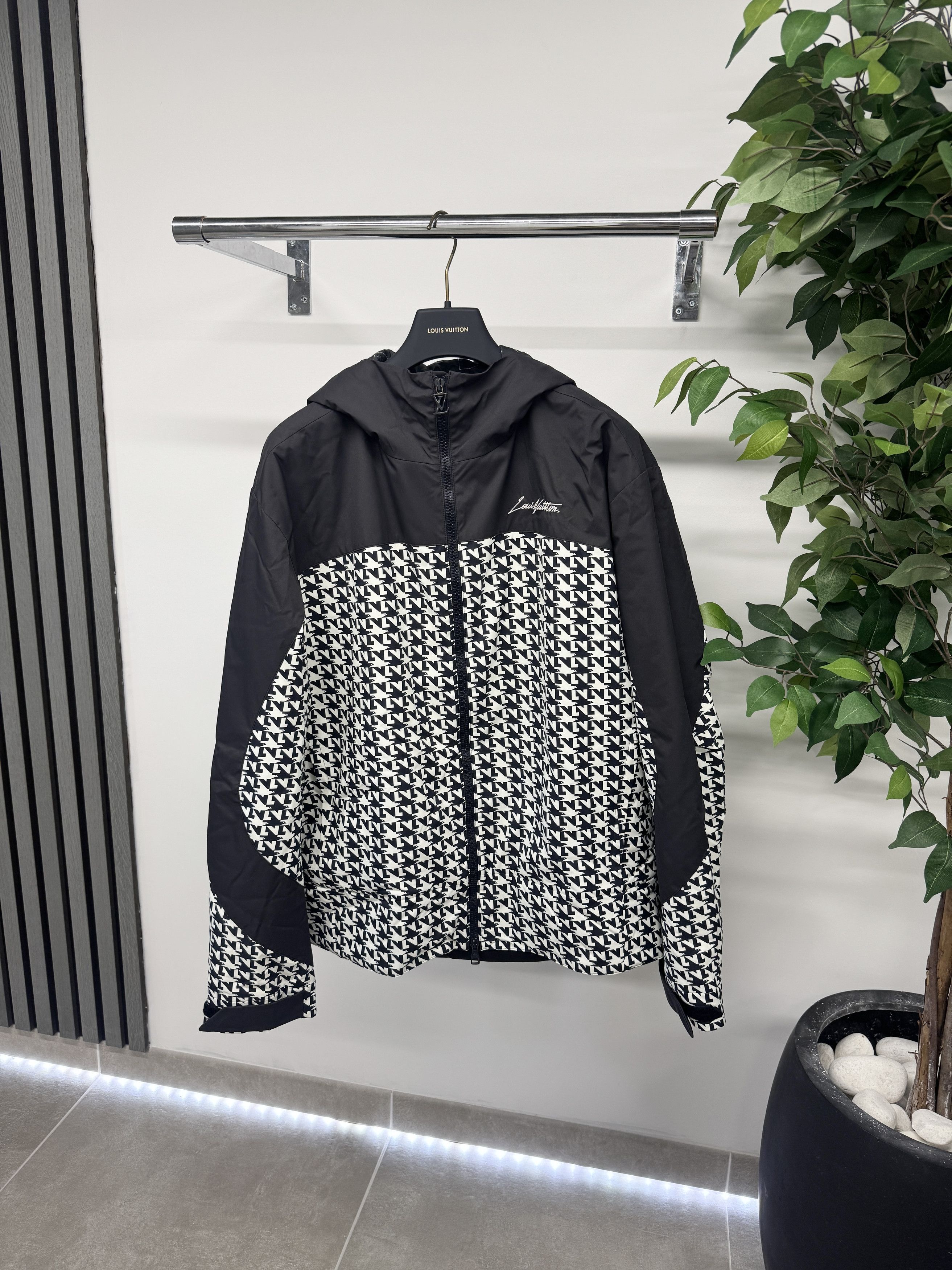 Louis Vuitton Louis Vuitton 1AAT2P Bicolour Hooded Jacket RRP £2700 Size US M / EU 48-50 / 2 - 1 Thumbnail