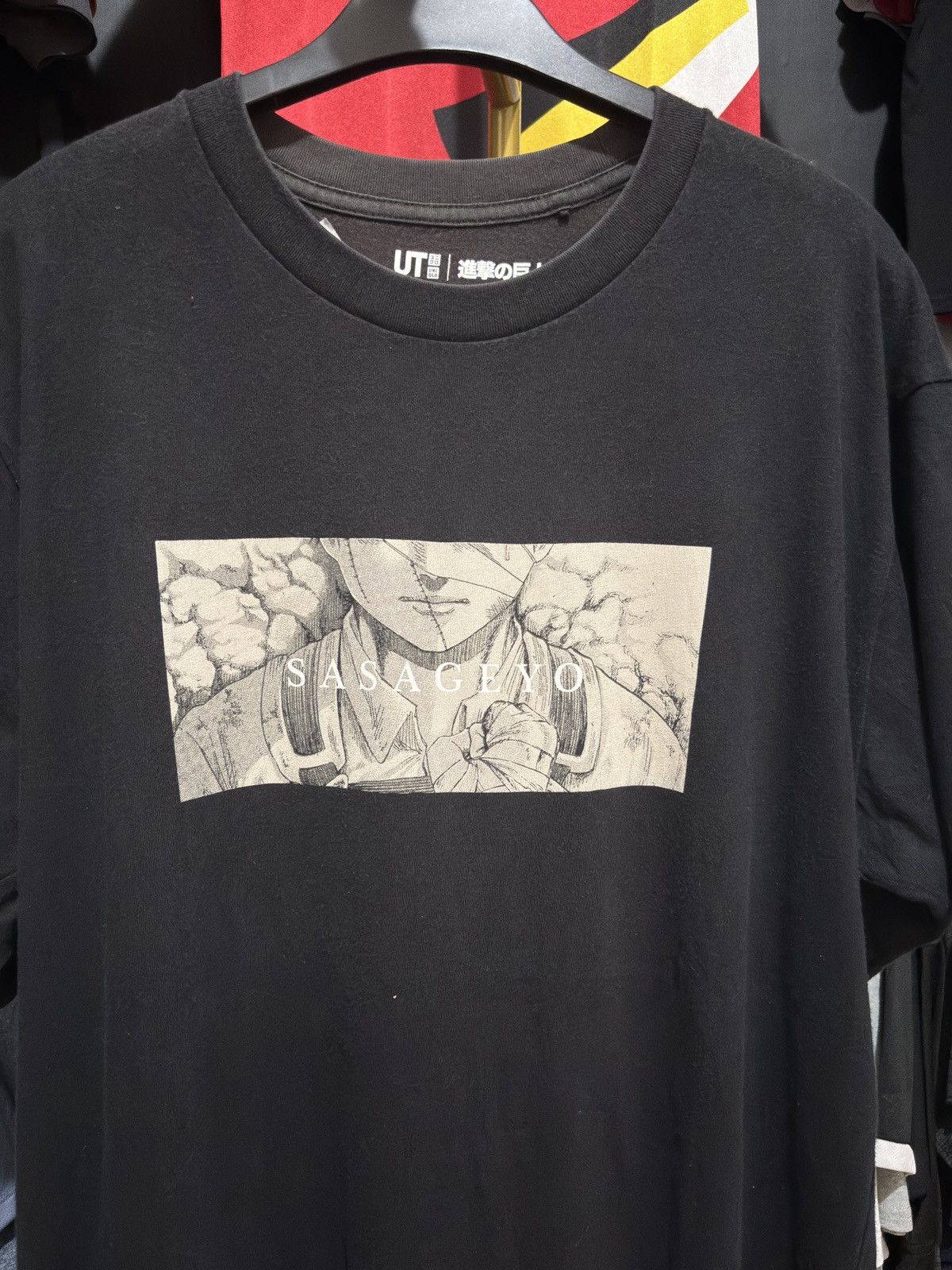 Uniqlo Uniqlo x Attack on titans T shirt Anime Black Size US XL / EU 56 / 4 - 2 Thumbnail