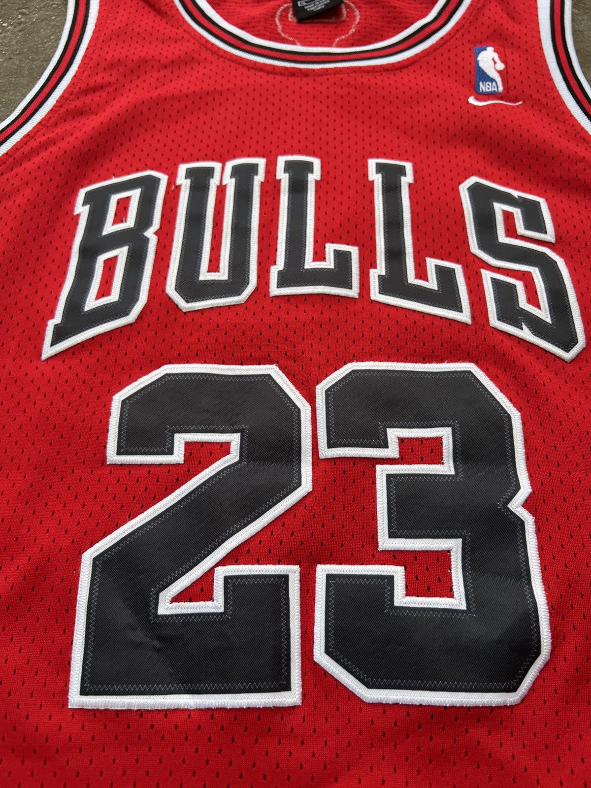 Nike × Vintage VINTAGE NIKE NBA CHICAGO BULLS #23 MICHAEL JORDAN SWINGMAN Size US XL / EU 56 / 4 - 5 Thumbnail