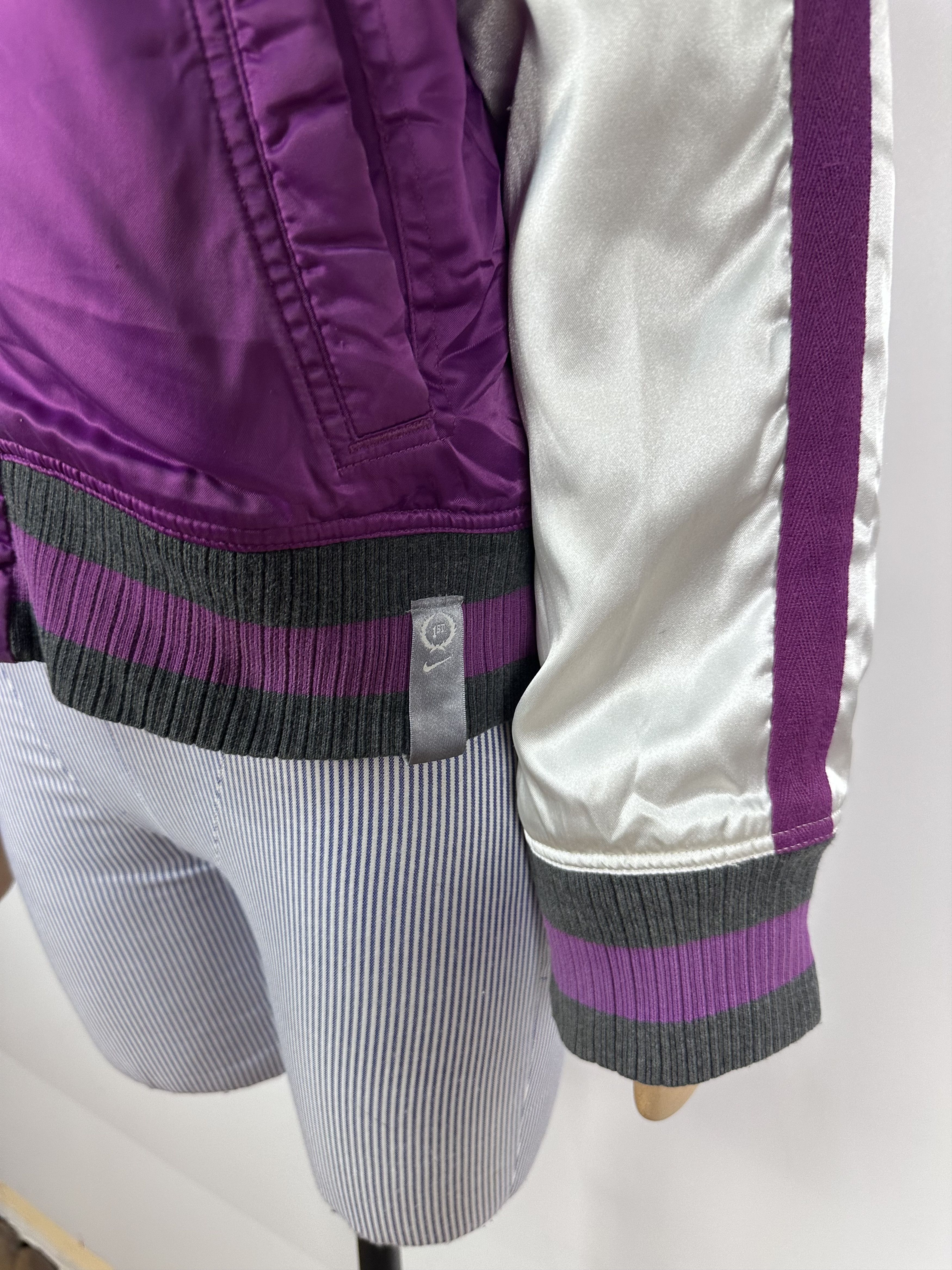 Nike × Vintage Vintage Nike Bomber Jacket Womens Embroidered Logo Size M Size M / US 6-8 / IT 42-44 - 7 Thumbnail