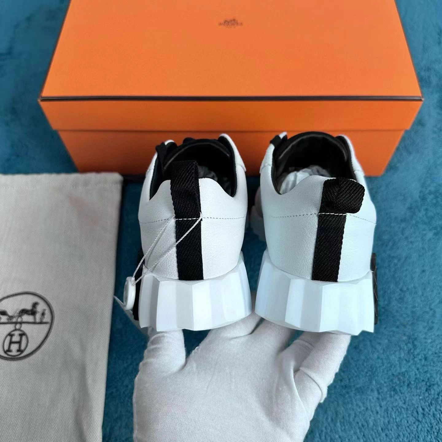 Hermes Hermès bouncing leather low top casual shoe white black 38 Size US 7 / IT 37 - 4 Thumbnail