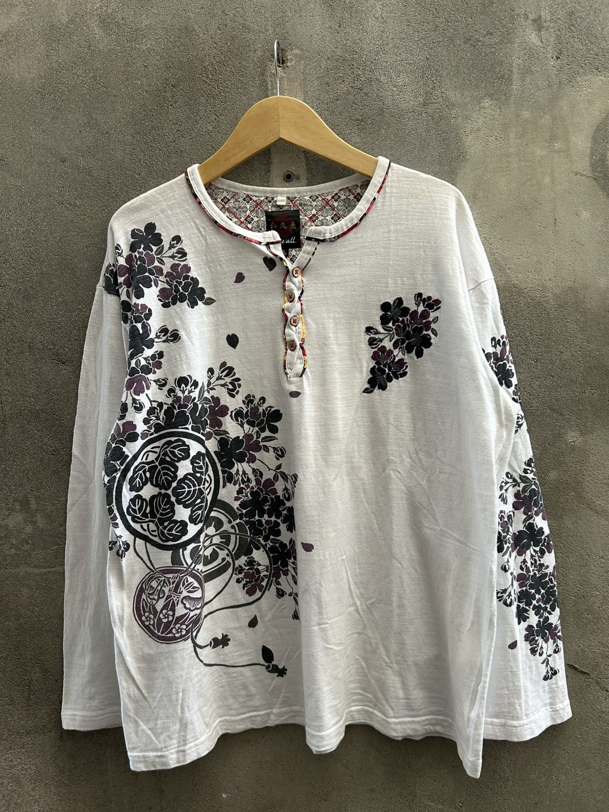 If Six Was Nine × Le Grande Bleu (L.G.B.) × Yohji Yamamoto Vintage Floral Henley Long Sleeve – White Size US XXL / EU 58 / 5 - 2 Thumbnail
