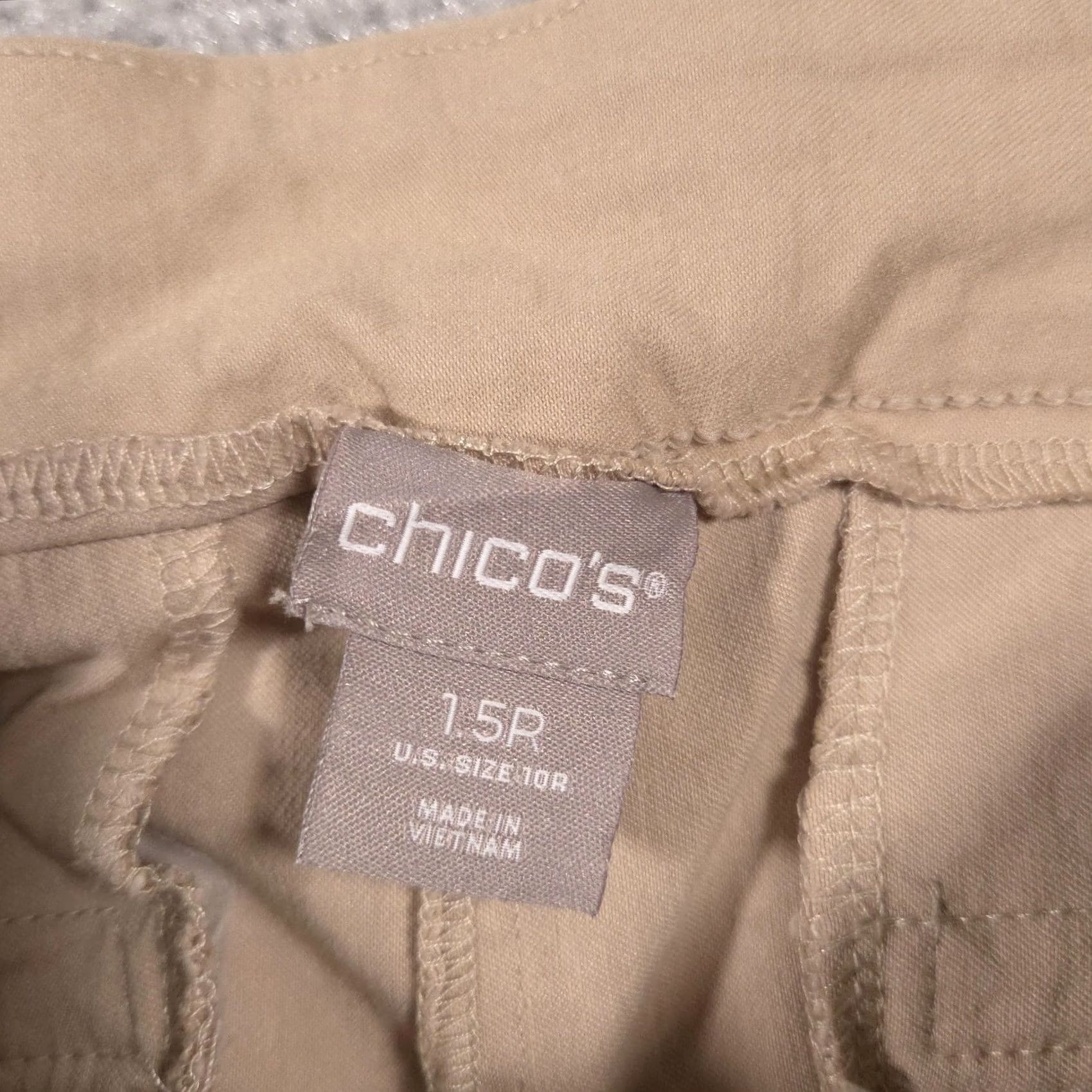 Vintage Chico's Pants Womens 10 Petite Khaki Ankle Button Hem Pull-On Slim Stretch Chino Pants Size 32" / US 10 / IT 46 - 6 Thumbnail