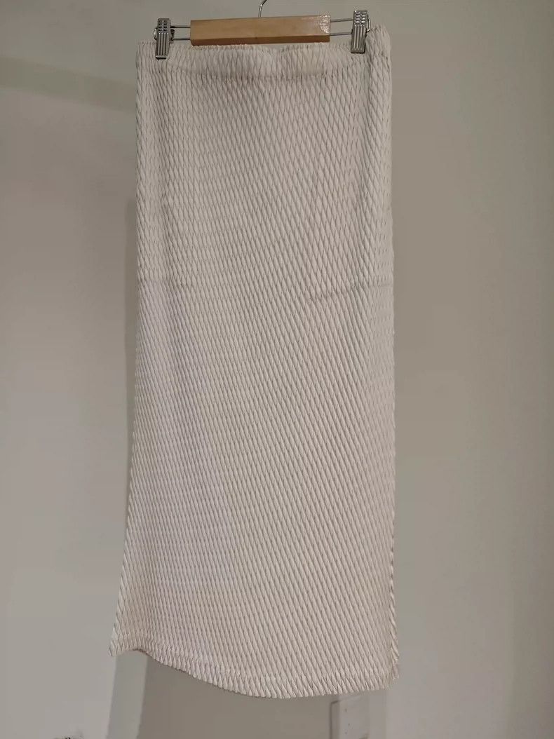 Issey Miyake Issey Miyake size:2 White skirt Size 42" / US 20 - 2 Thumbnail