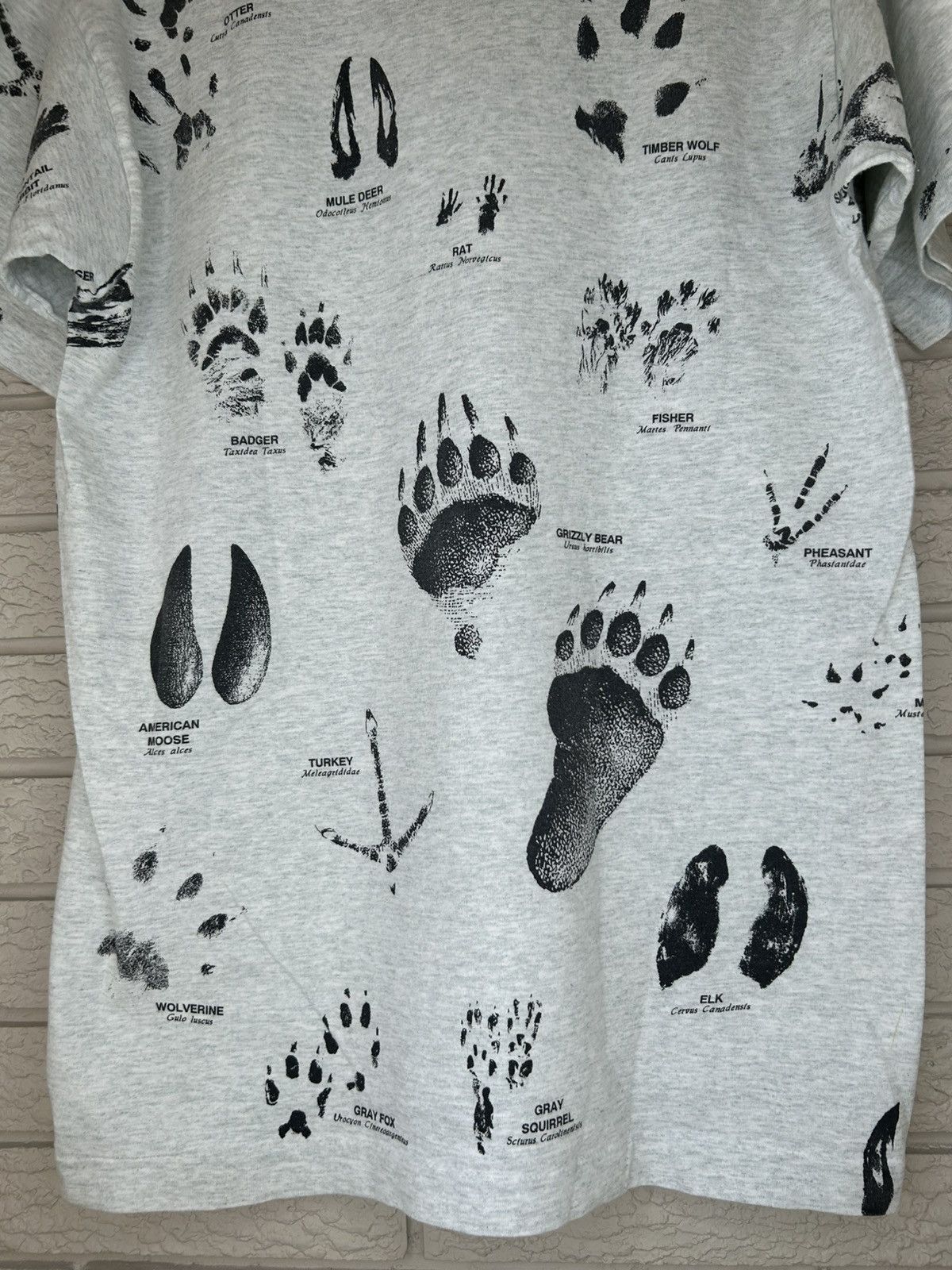 Vintage Vintage 90s Alaska Wildlife Animal Footprint AOP Art T Shirt Size US L / EU 52-54 / 3 - 13 Thumbnail