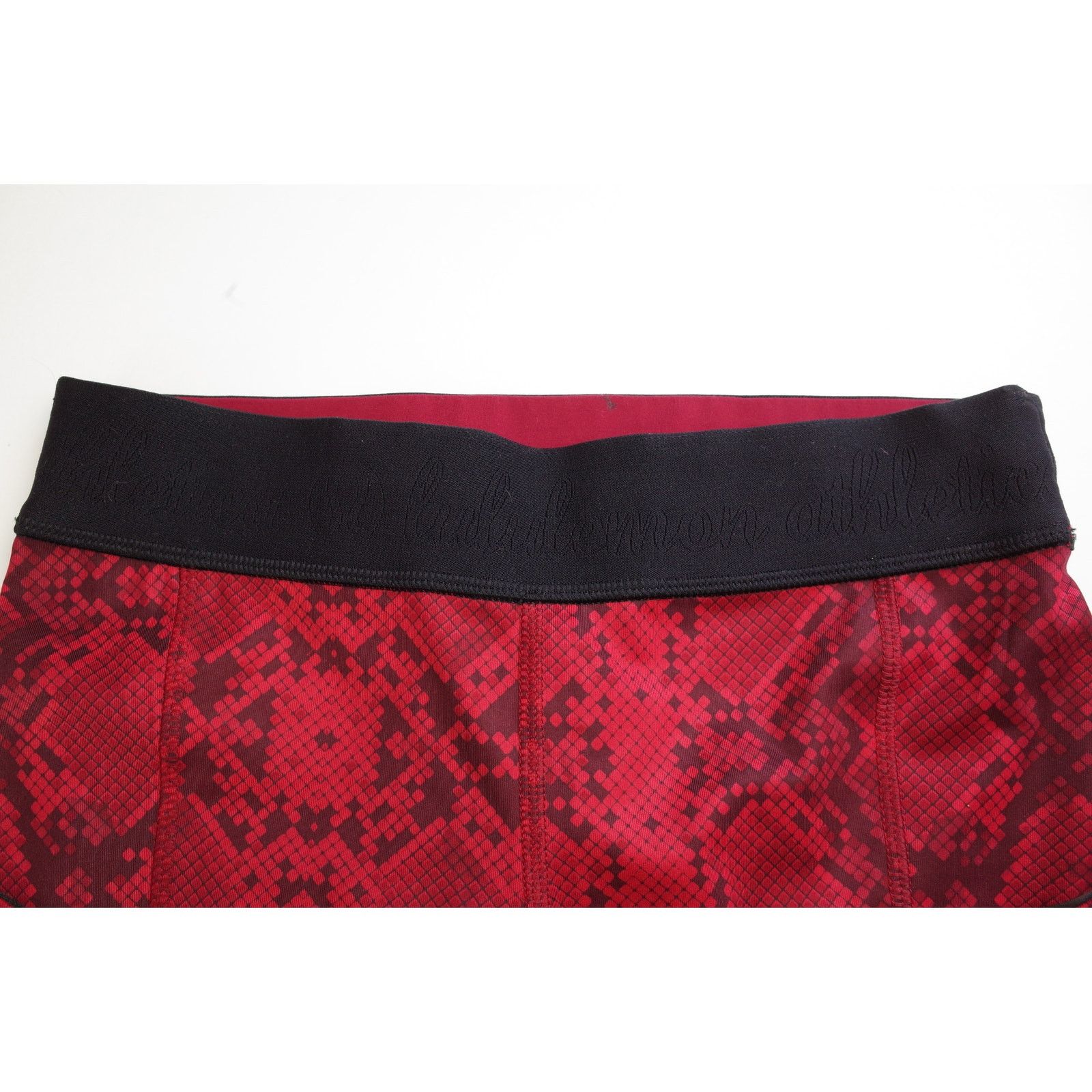 Lululemon Lululemon Red Snake Print Bike Running Shorts 4 Size 27" / US 4 / IT 40 - 3 Thumbnail