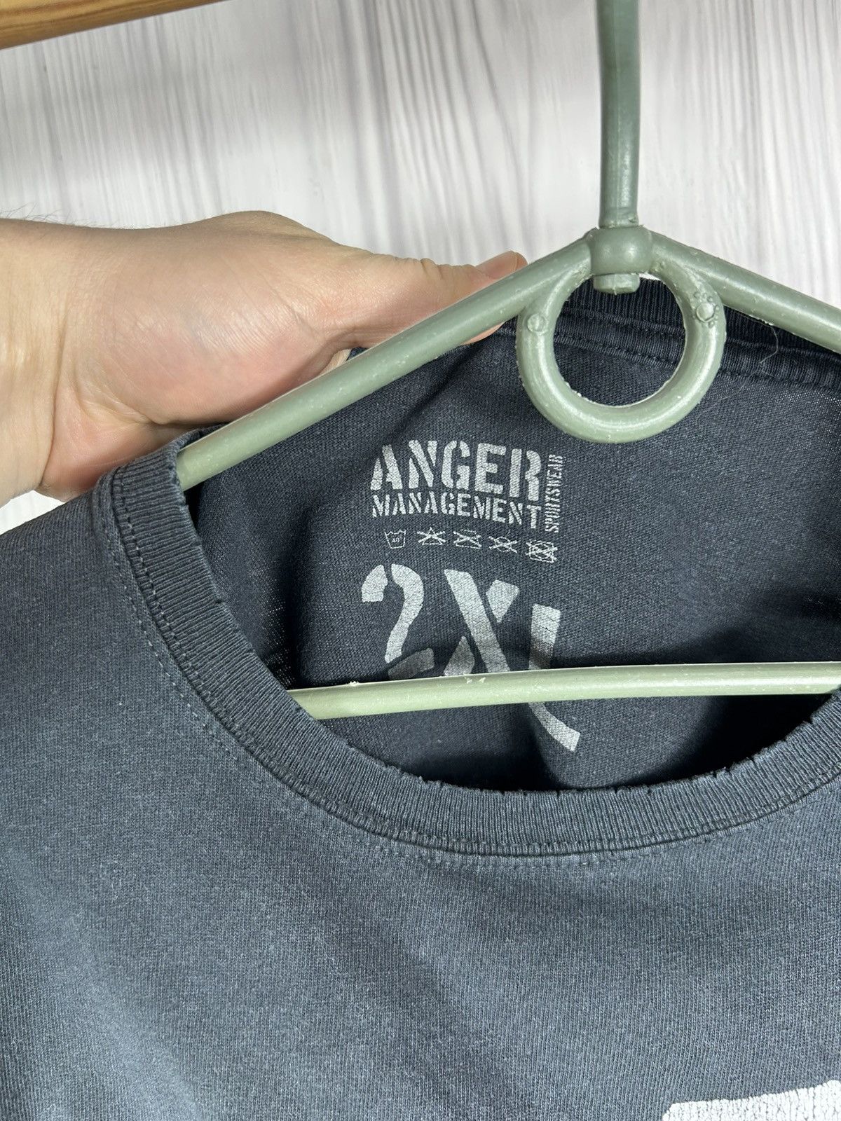 Band Tees Vintage Anger Management The Gym Is My Bitch Distressed Tee Size US XXL / EU 58 / 5 - 16 Thumbnail