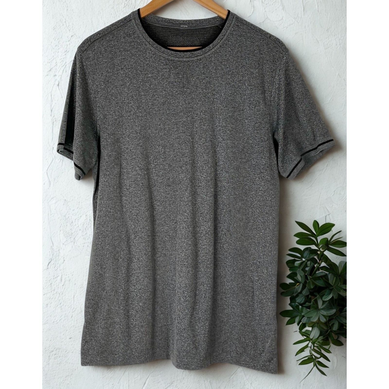 Lululemon Lululemon Metal Vent Tech Shirt Small Running Short Sleeve Size US S / EU 44-46 / 1 - 1 Thumbnail