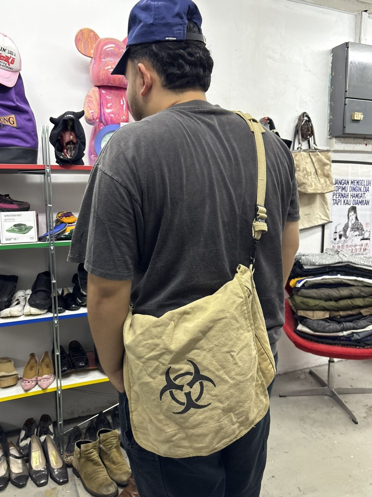 Vintage Vintage Military Bag Multi Pocket Biohazard Messenger Size ONE SIZE - 7 Thumbnail