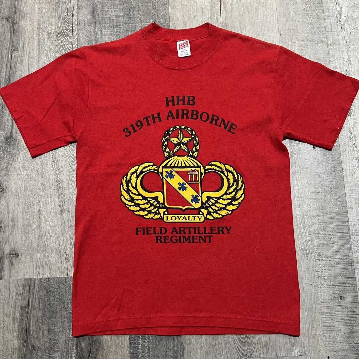 Soffe × Vintage Vtg HHB 319th Airborne Artillery Regiment 1980s Red T Shirt Size US M / EU 48-50 / 2 - 1 Thumbnail