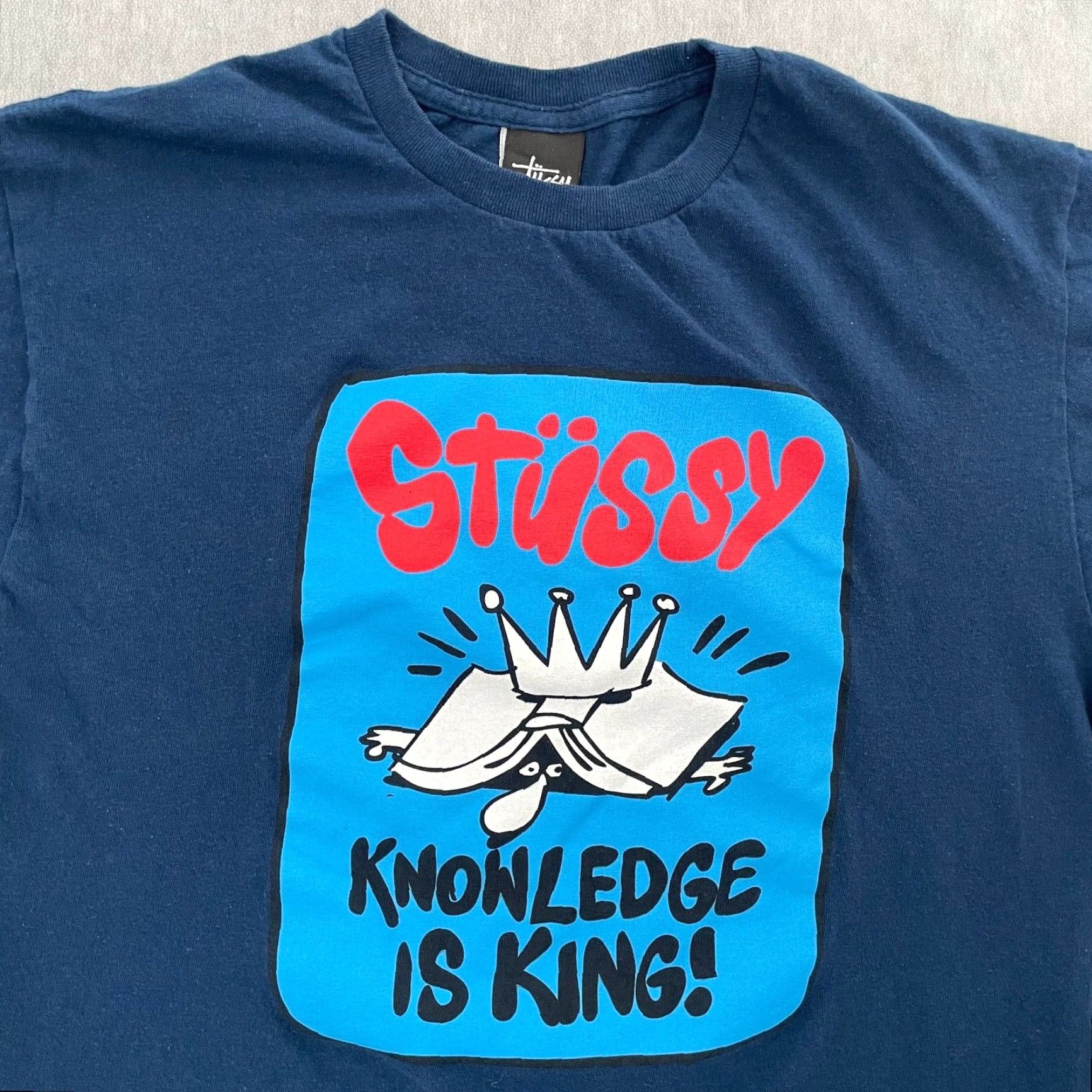 Vintage VINTAGE Stussy Graphic Shirt Adult Medium Blue Knowledge Is King Short Sleeve Mens Y2K Hip Hop Size US M / EU 48-50 / 2 - 3 Thumbnail