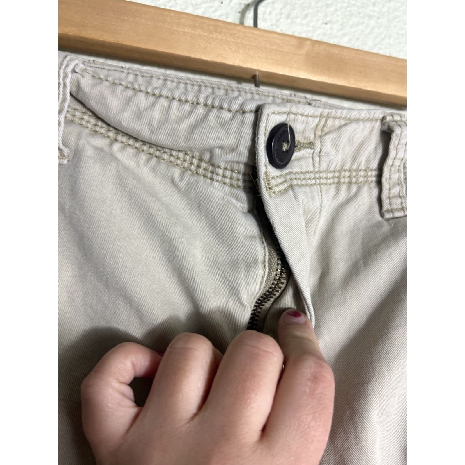 Vintage Aéropostale Mens Cargo Shorts Beige 30 Regular 10 Stains Cotton Size US 30 / EU 46 - 7 Thumbnail
