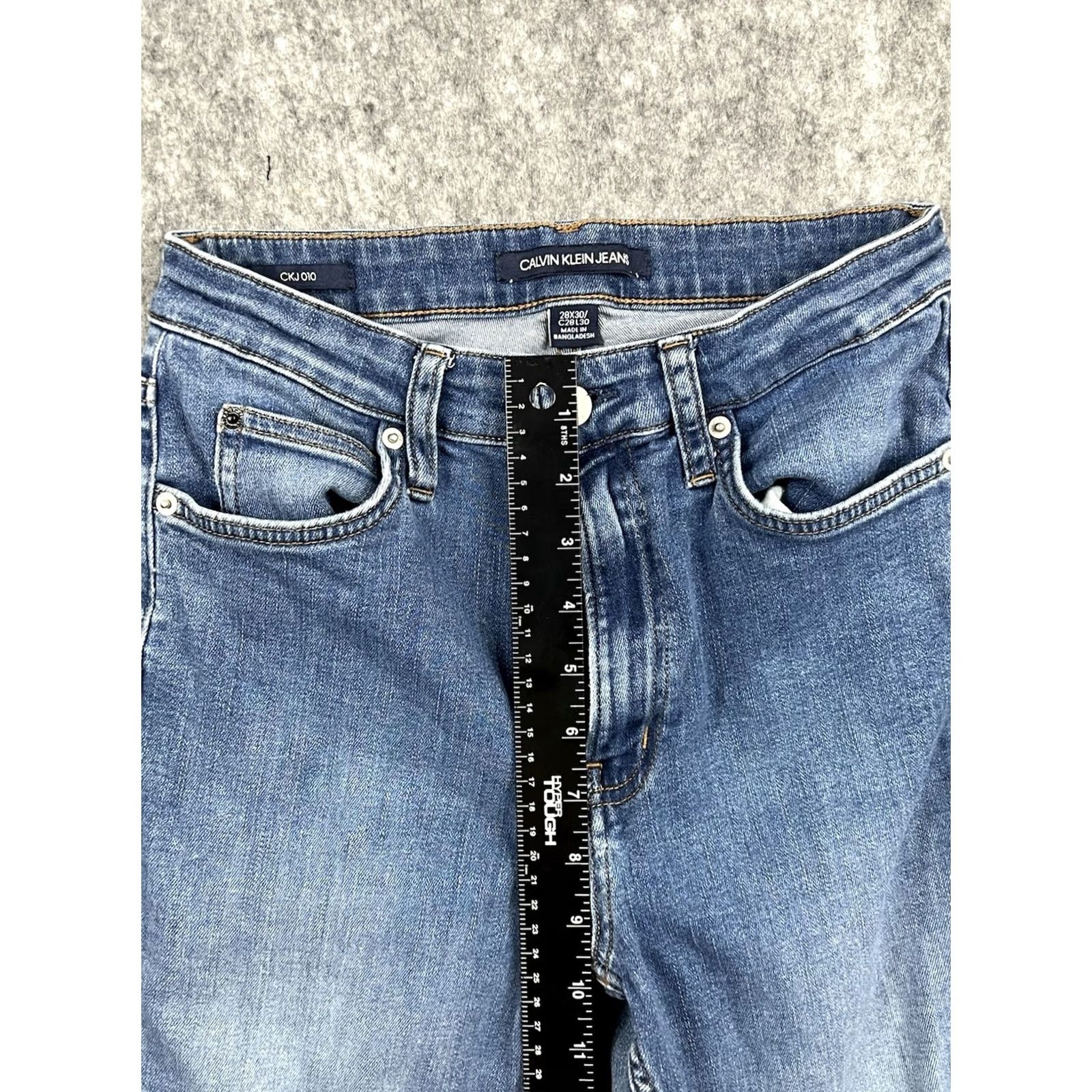 Calvin Klein VINTAGE Calvin Klein Jeans Womens Slim Fit Mid-Rise Blue 28x30 Slim 5-Pocket Logo Denim Distressed No Size 28" / US 6 / IT 42 - 3 Thumbnail