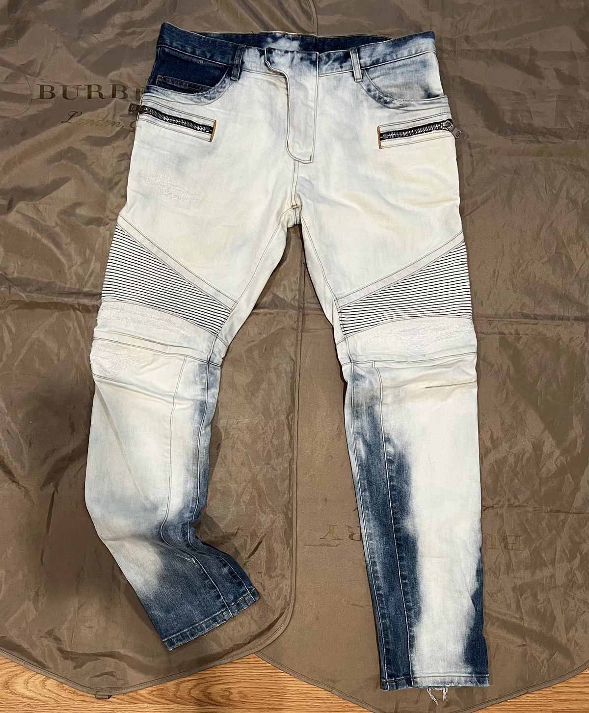 Balmain balmain bleached jeans size 34 Size US 34 / EU 50 - 1 Thumbnail