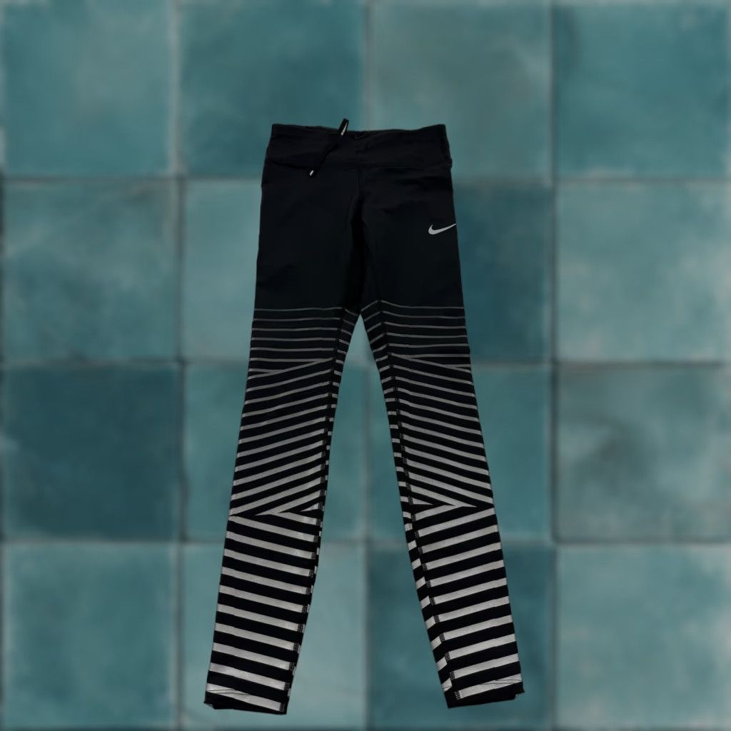 Nike Nike Leggings Womens XS Black Reflective Stripe Running Dri-Fit Size 26" / US 2 / IT 38 - 1 Thumbnail