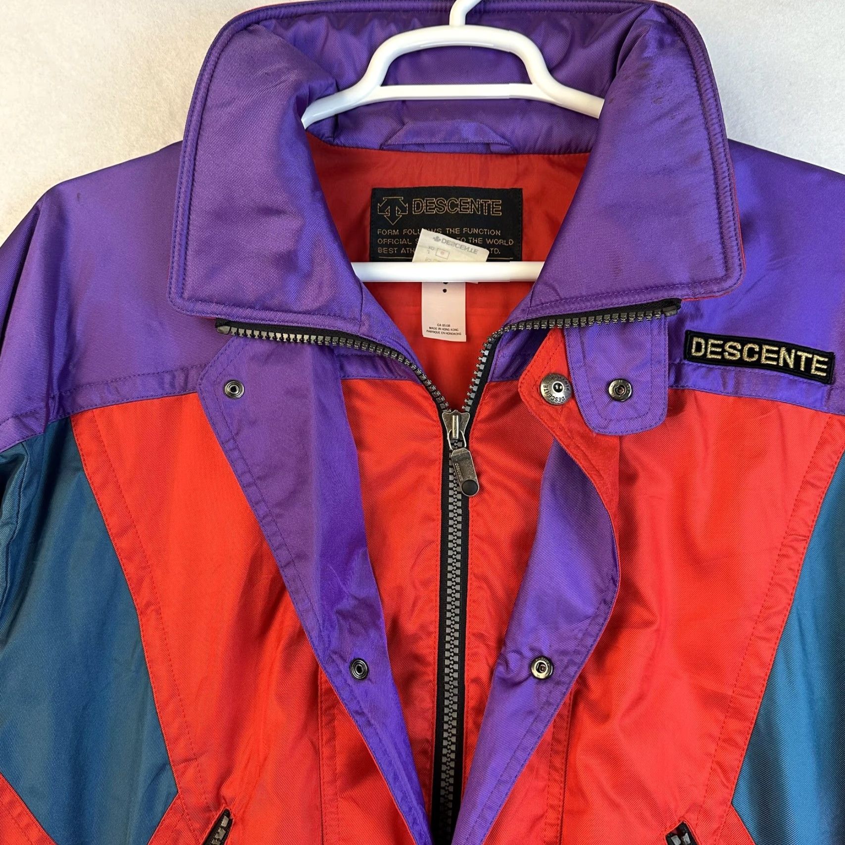 Vintage VINTAGE Descente Jacket Mens 52 Red Purple Entrant SC Ski Snow Stowaway Hood 90s Size US L / EU 52-54 / 3 - 6 Thumbnail