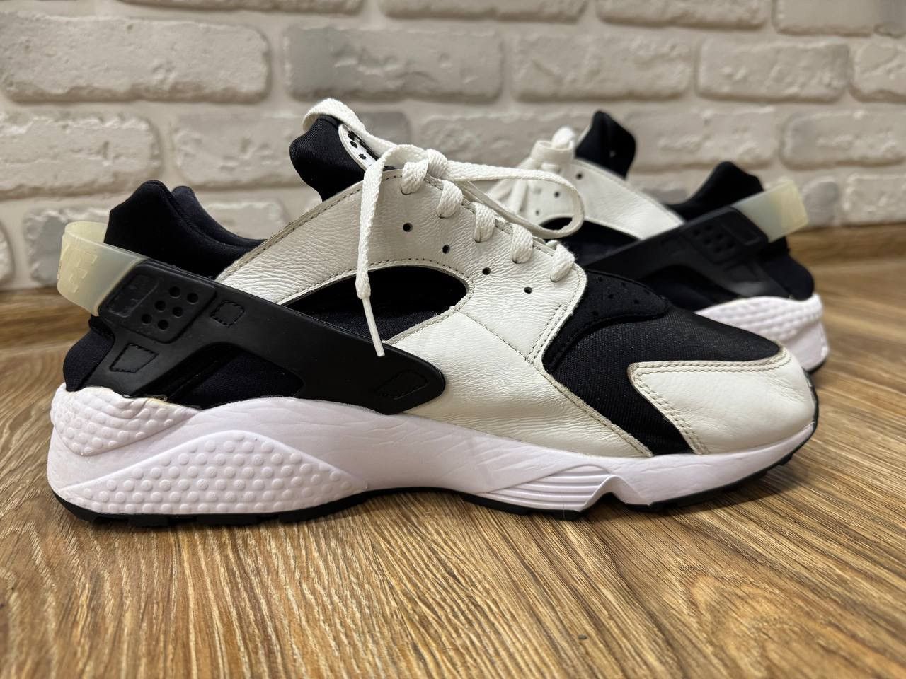 Nike Nike Air Huarache Black White Panda Size US 11 / EU 44 - 12 Thumbnail