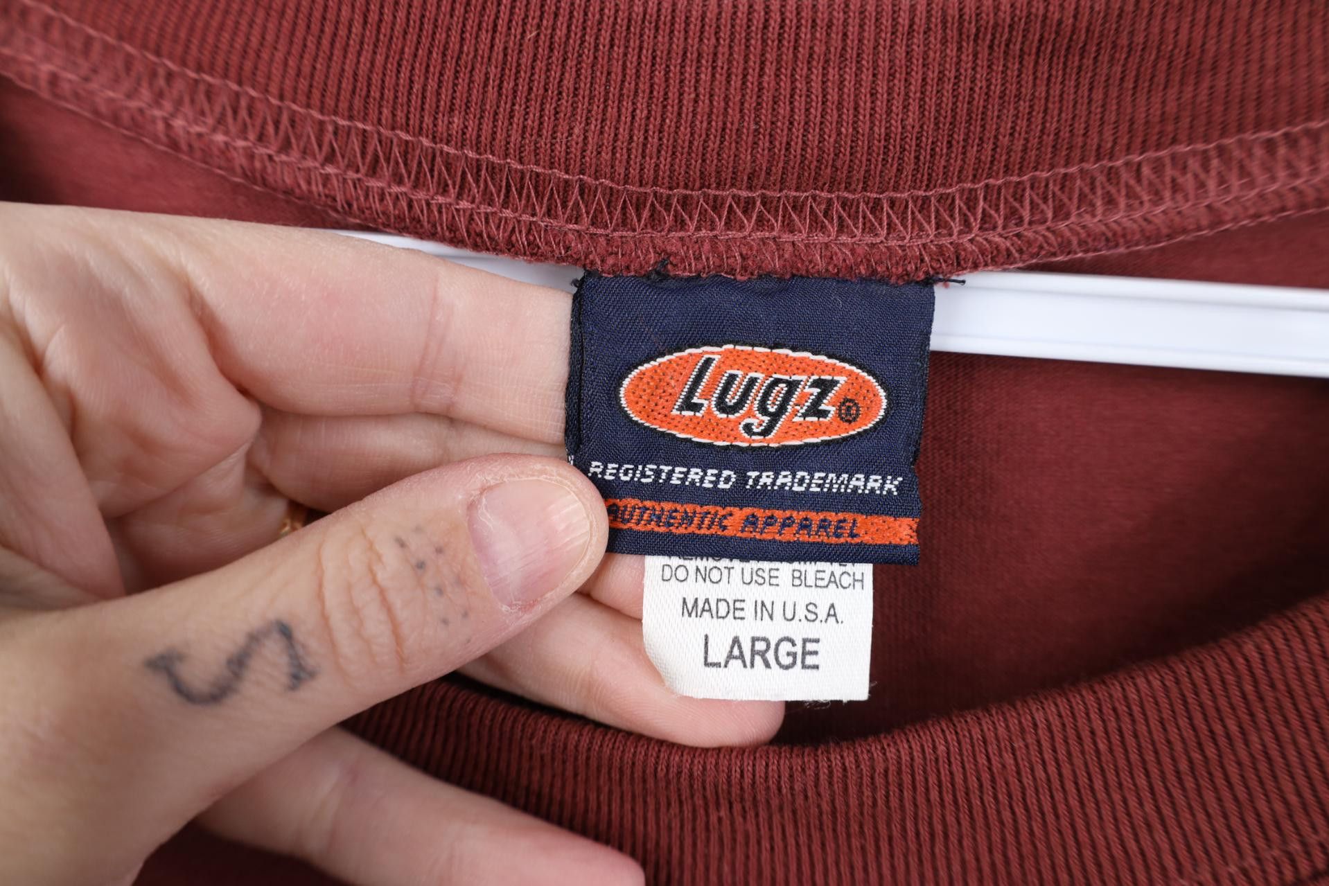 Vintage Vintage 90s Y2K Lugz Heavyweight T-Shirt Red Cotton USA Size US L / EU 52-54 / 3 - 5 Thumbnail