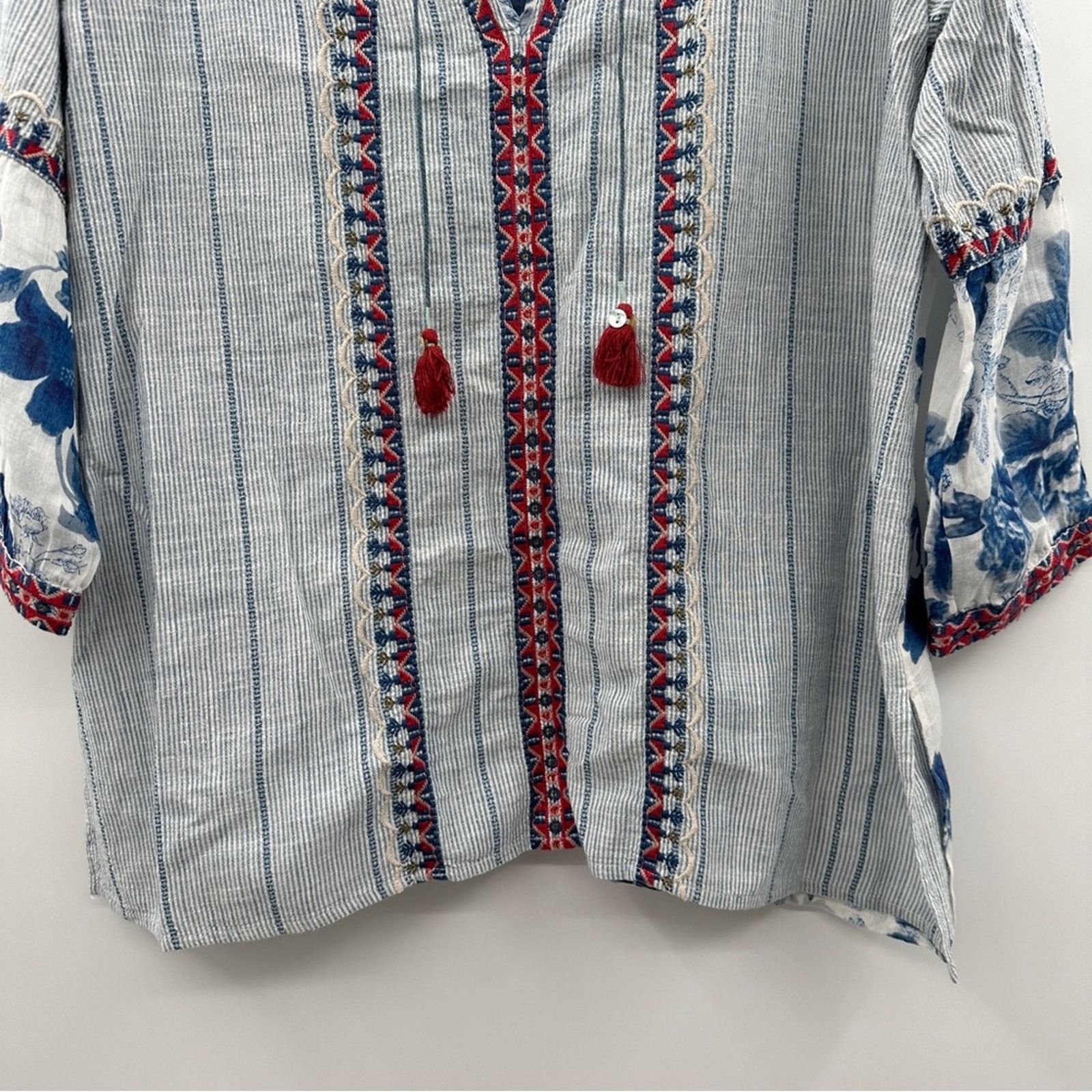 Johnny Was Johnny Was White, Blue & Red Floral Watercolor Tassel Top Size M / US 6-8 / IT 42-44 - 4 Thumbnail