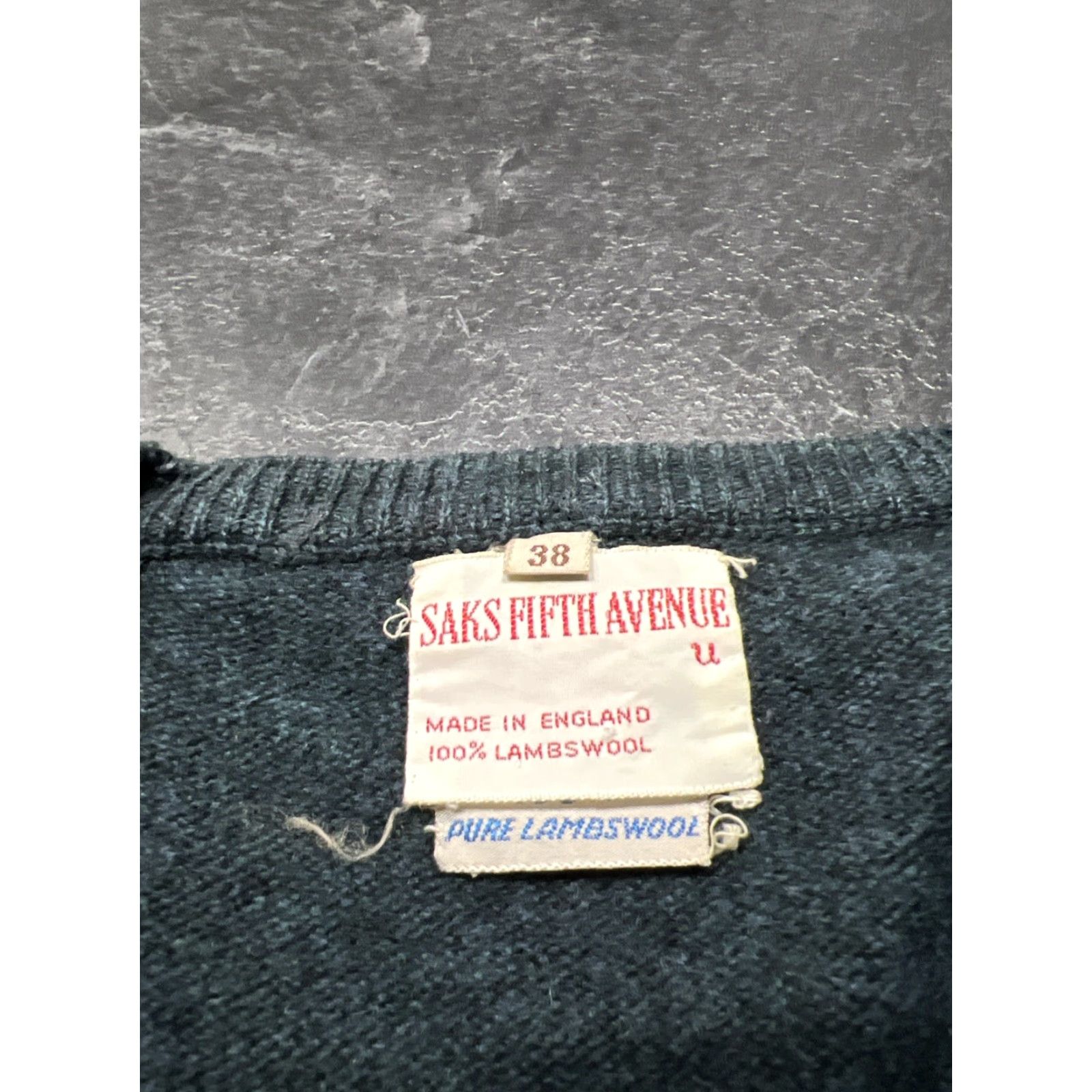 Saks Fifth Avenue Saks Fifth Avenue Sweater V-Neck Pullover Green 38 Men 100% Pure Lambswool Size 38 Regular 변 Size US M / EU 48-50 / 2 - 4 Thumbnail