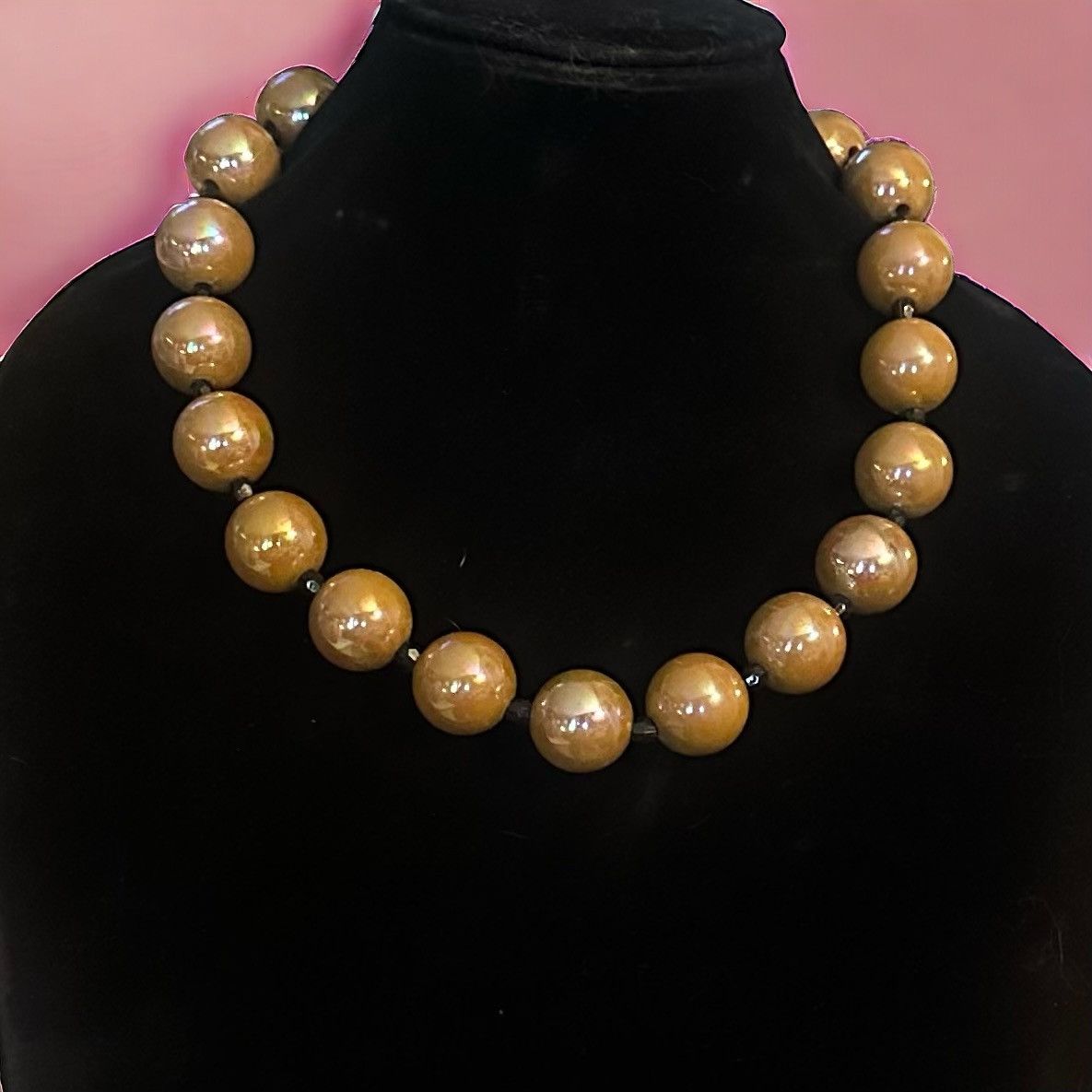 Vintage Vintage chunky iridescent tan lucite bead necklace Size ONE SIZE - 1 Thumbnail