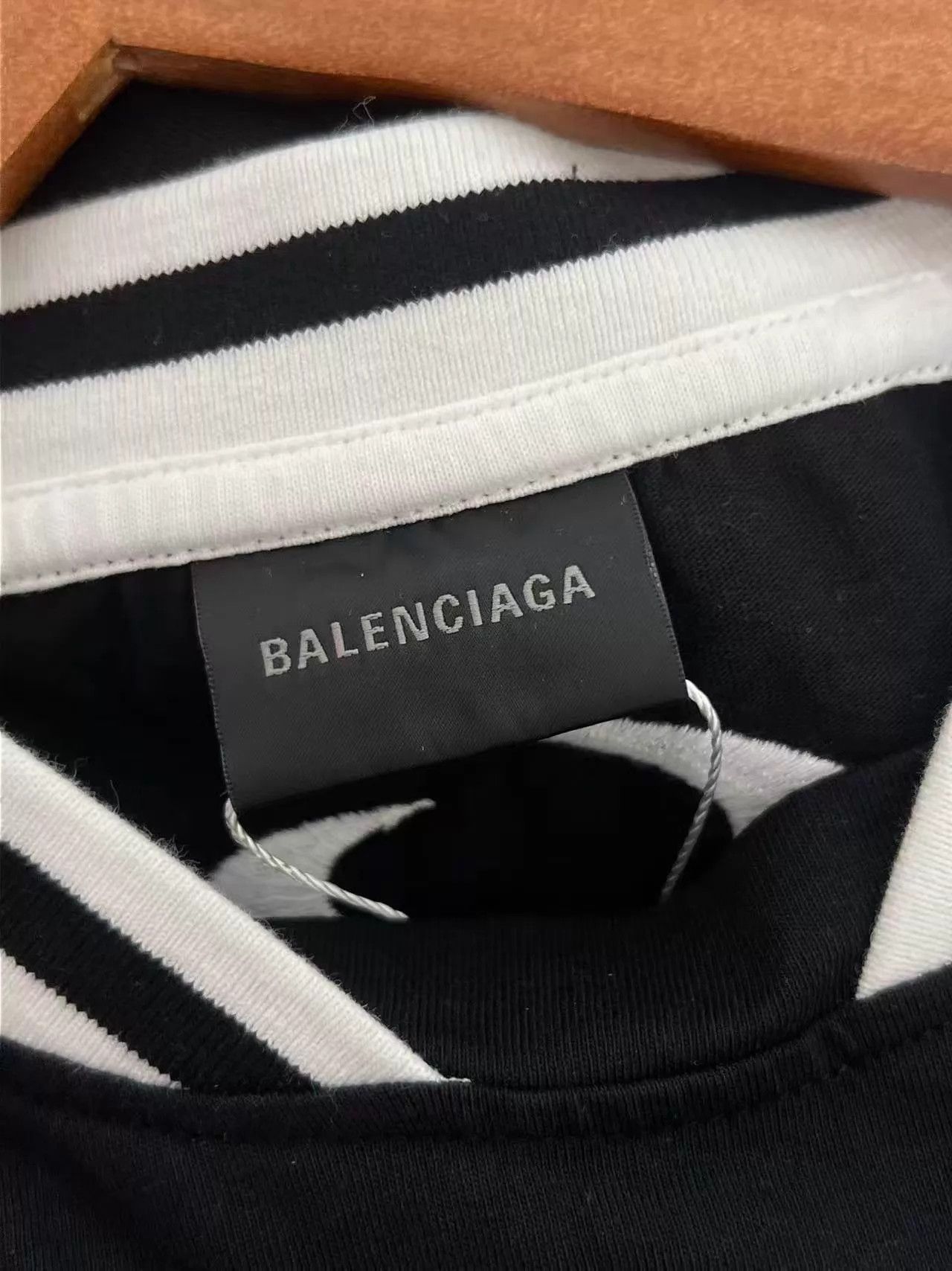 Balenciaga Balenciaga x NBA Black Red Oversized Long Sleeve Jersey L Size US L / EU 52-54 / 3 - 3 Thumbnail