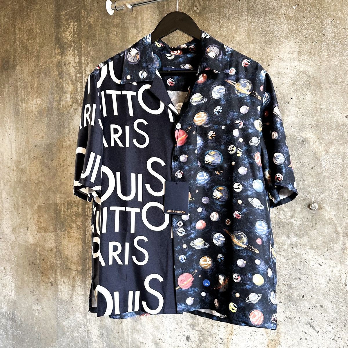 Louis Vuitton LV SS19 Split Galaxy Print Silk Shirt By Virgil Abloh Size US L / EU 52-54 / 3 - 1 Thumbnail