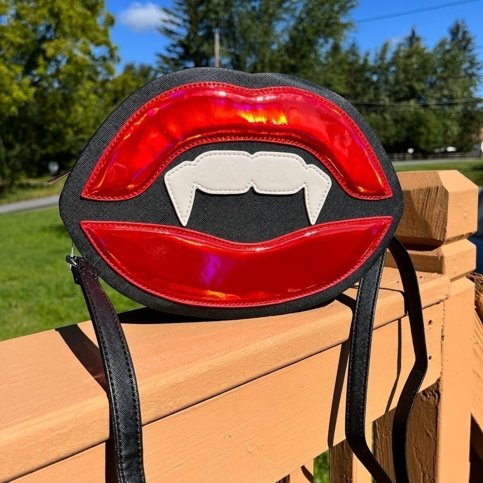 Mad Engine Mad Engine Vampire Lip Fang Glampire Crossbody Bag NWT Size ONE SIZE - 3 Thumbnail