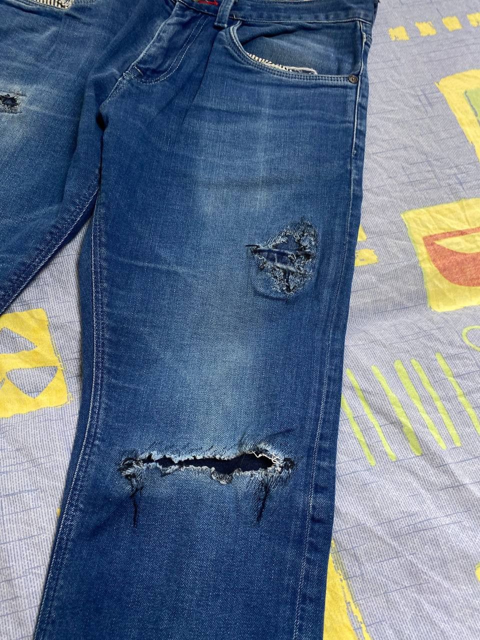 Tommy Hilfiger Y2k distressed Tommy Hilfiger jeans Size US 33 - 5 Thumbnail
