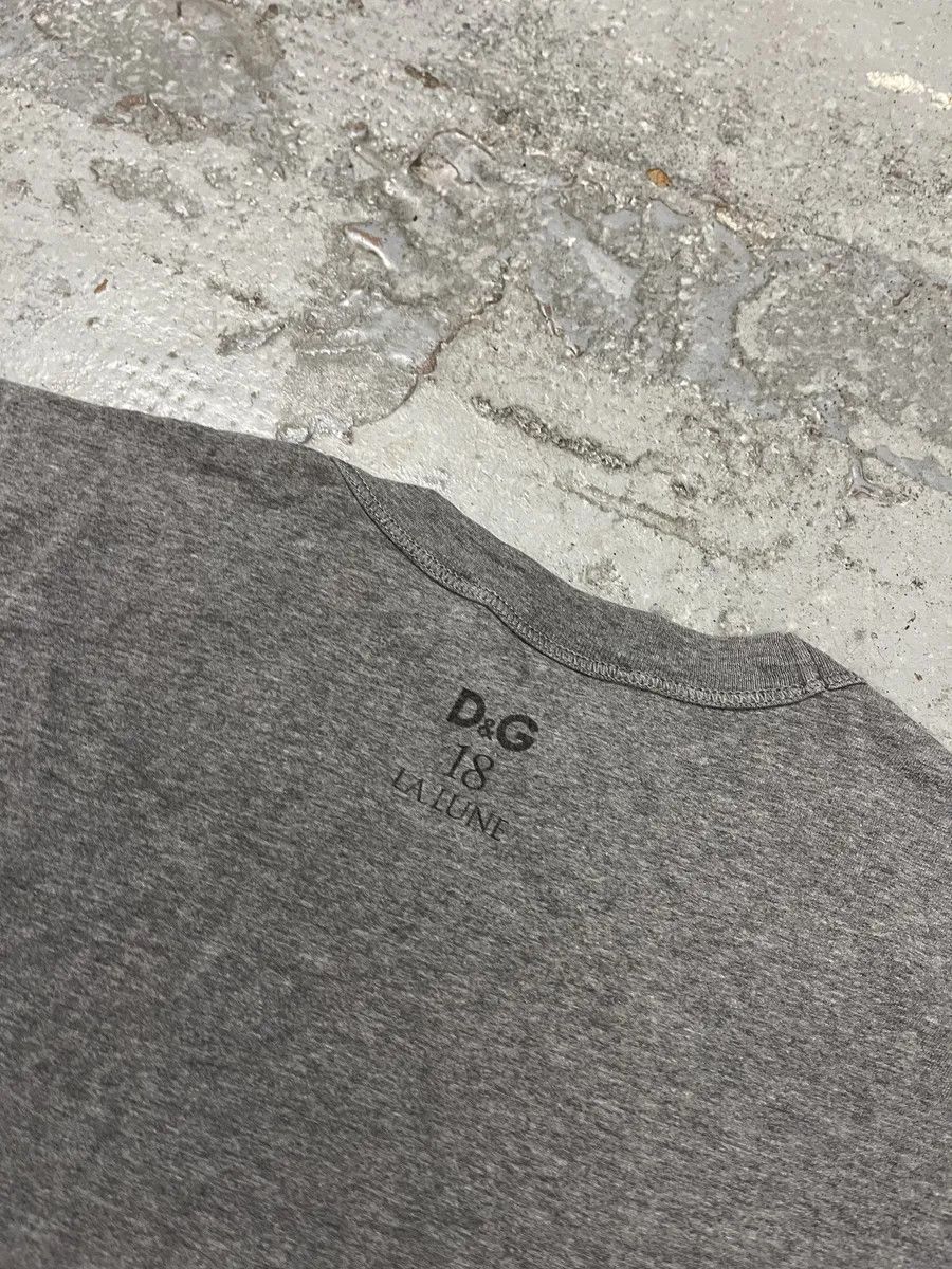 Dolce & Gabbana 2000s Dolce & Gabbana Claudia Schiffer Naked Grey T-Shirt Size US S / EU 44-46 / 1 - 8 Thumbnail