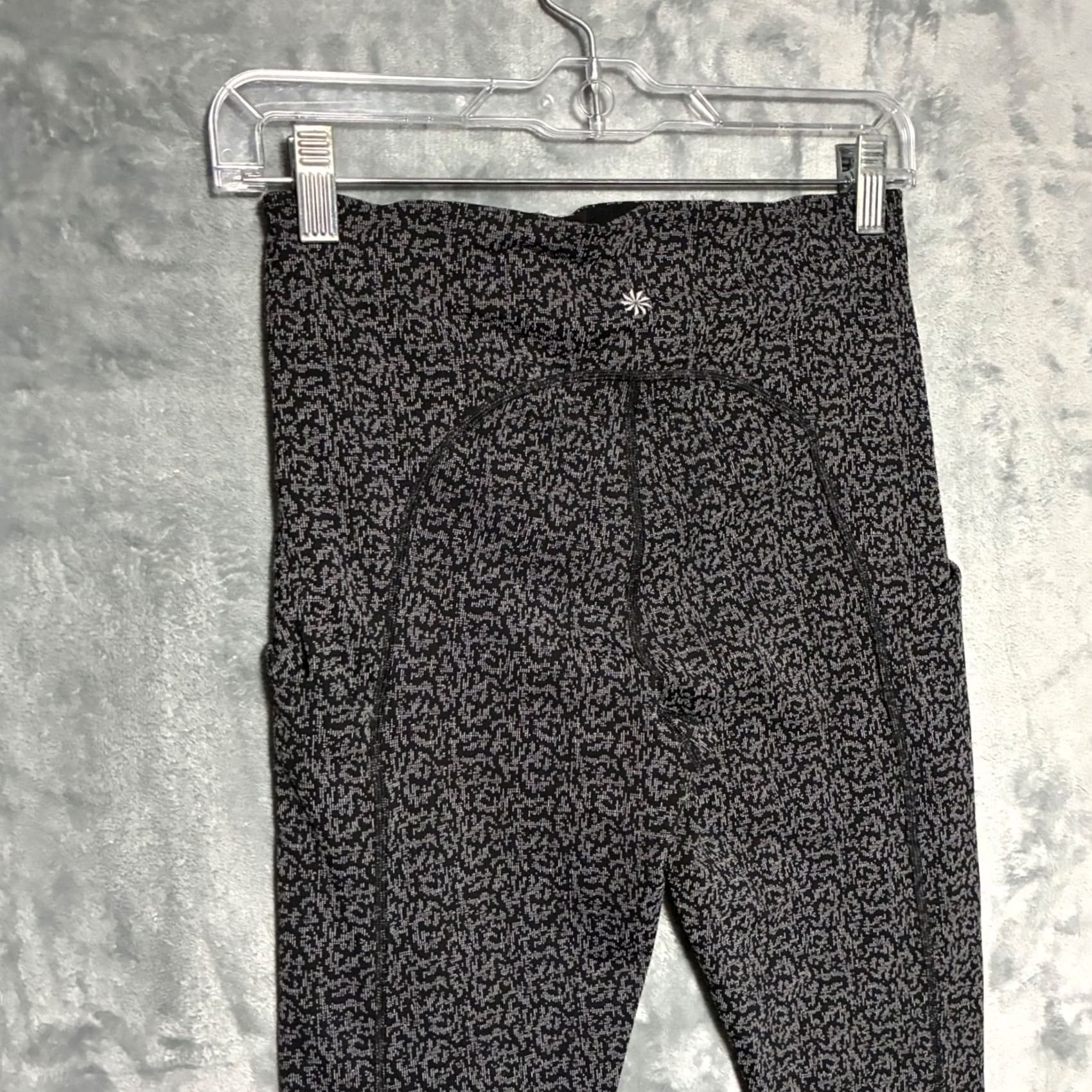 Athleta VINTAGE N/A Athleta Leggings Womens M Black Grey Textured 7/8 Tights with Pockets Activewear Running Gym Yoga Compression Shadowed Size 32" / US 10 / IT 46 - 4 Thumbnail