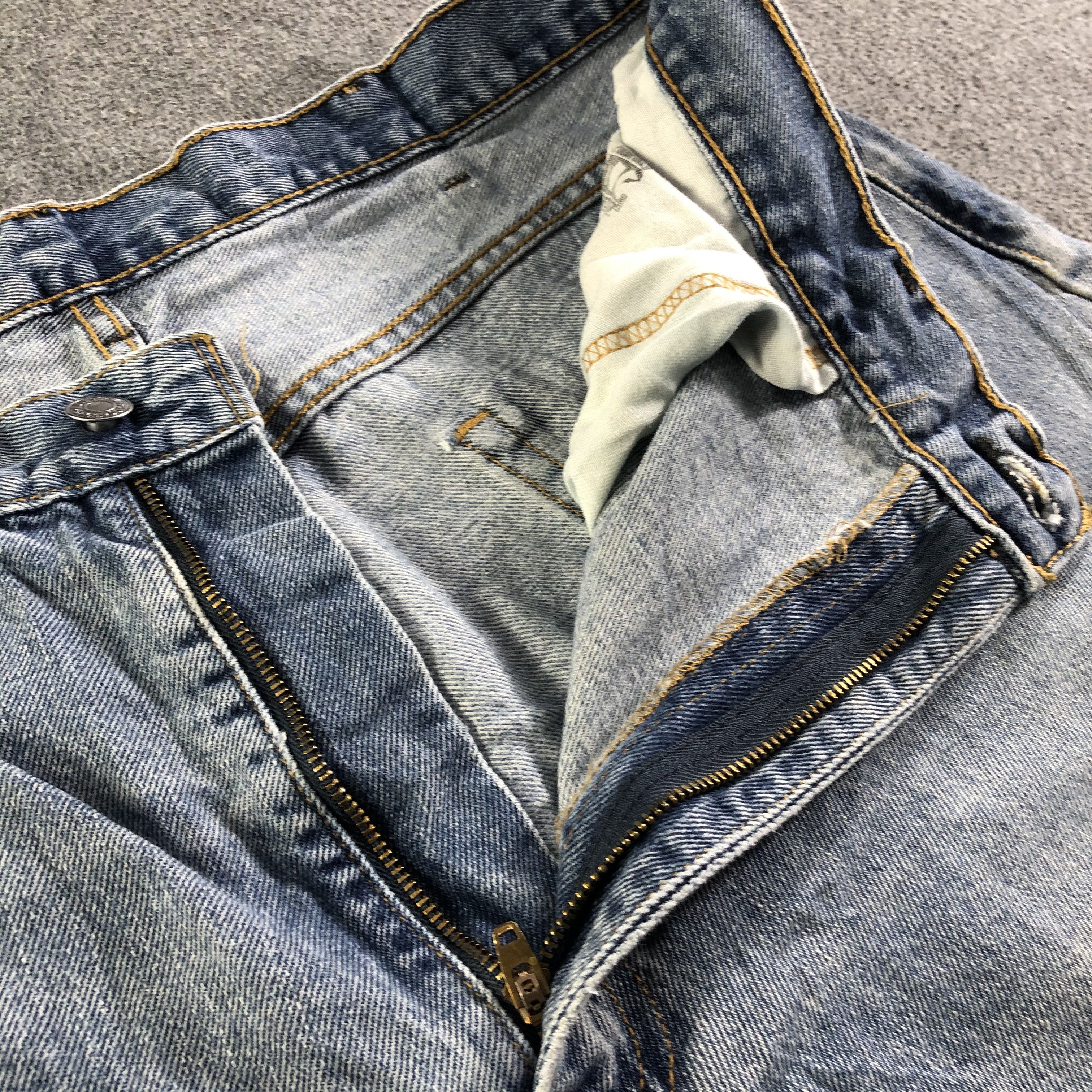 Levi's Vintage Blue Wash Levis 560 Jeans-J4270 Size US 39 - 7 Thumbnail
