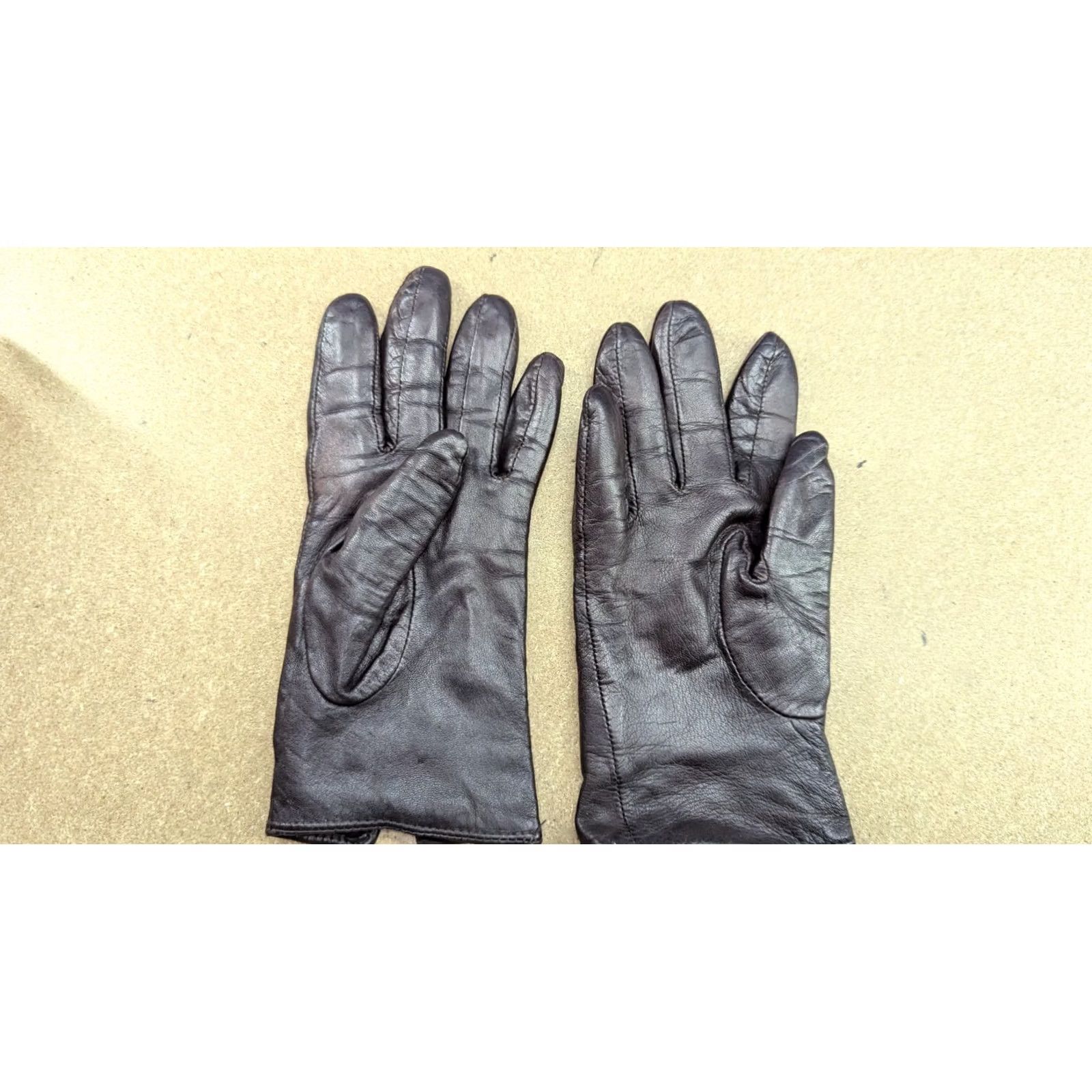 Disney VINTAGE Disney Winnie The Pooh Genuine Leather Womens Gloves Size S Brown Winter Ladies Size ONE SIZE - 4 Thumbnail